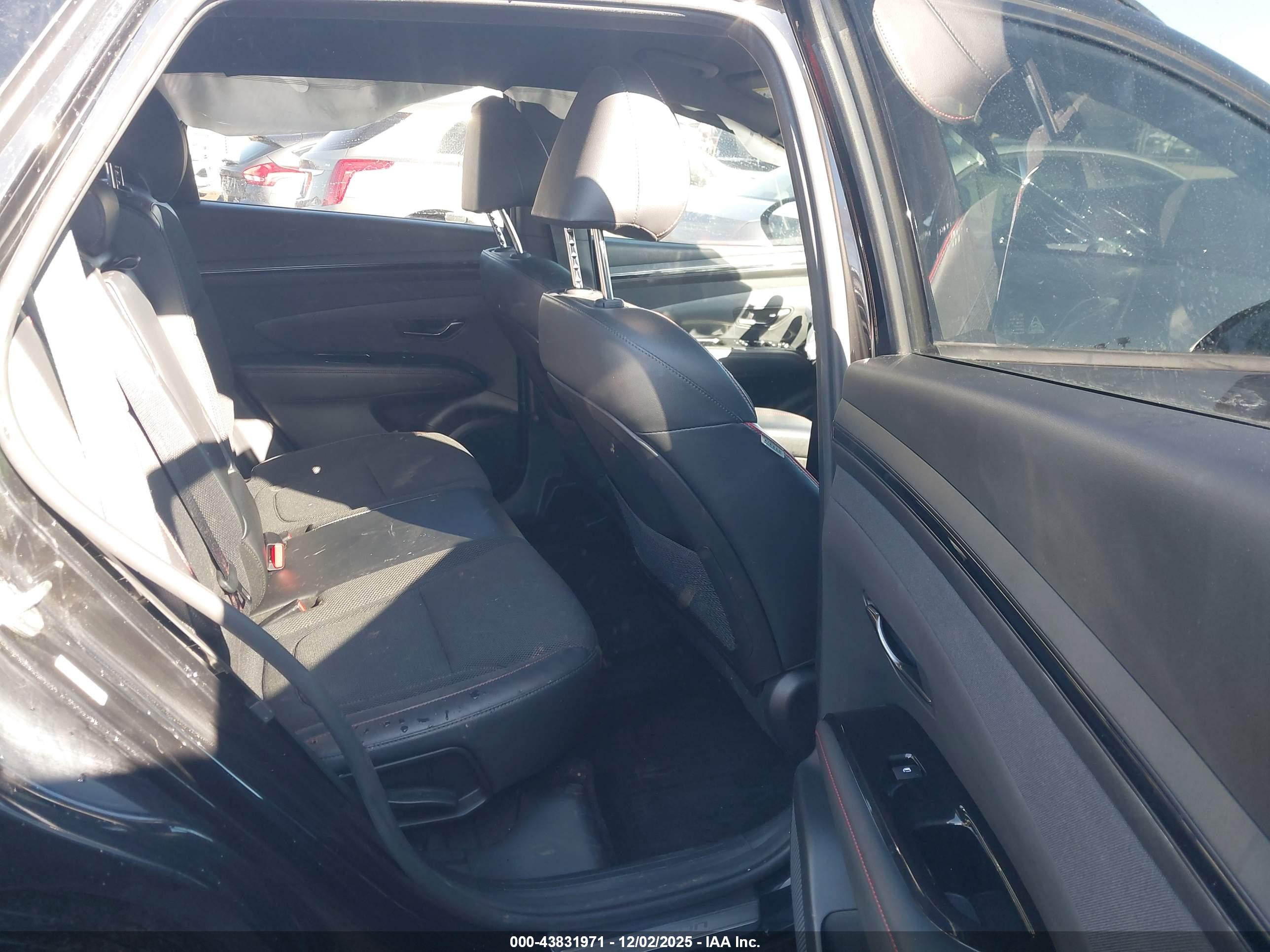 HYUNDAI TUCSON image 8