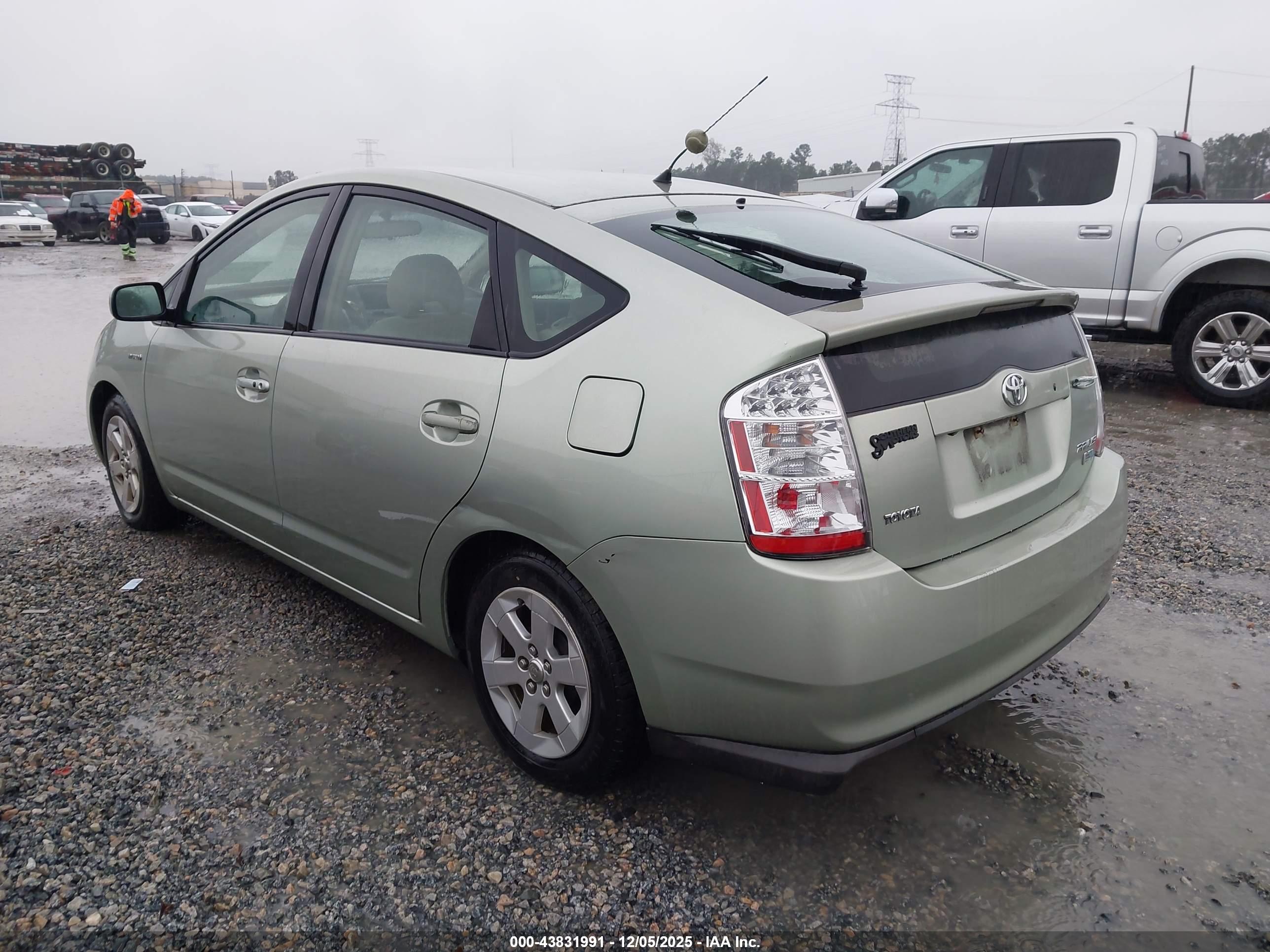 TOYOTA PRIUS image 3
