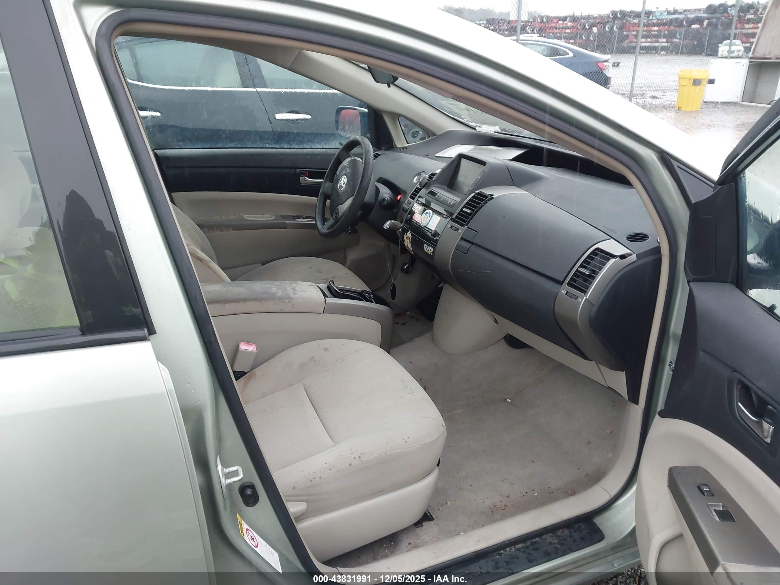 TOYOTA PRIUS image 5