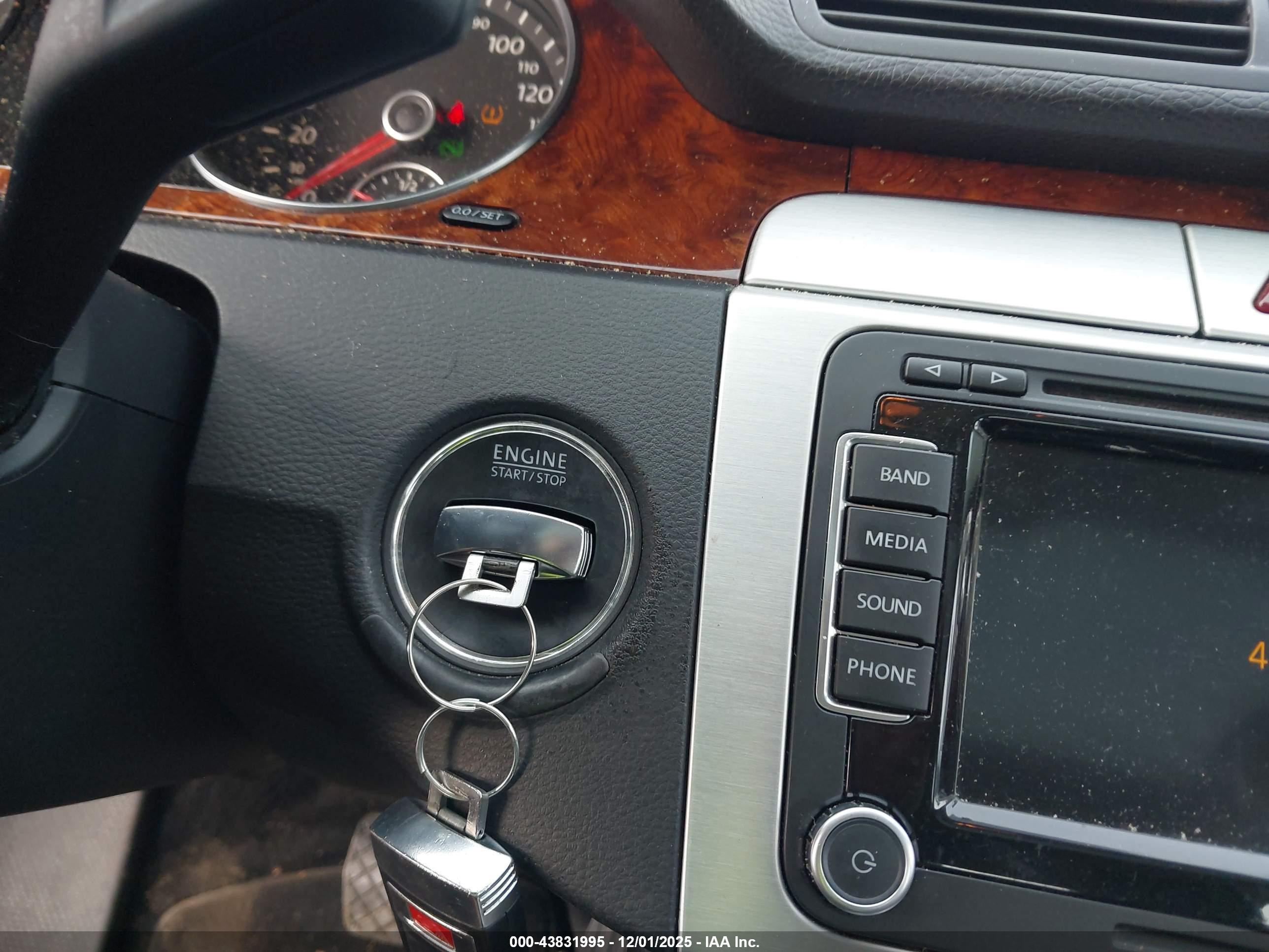 VOLKSWAGEN CC image 11