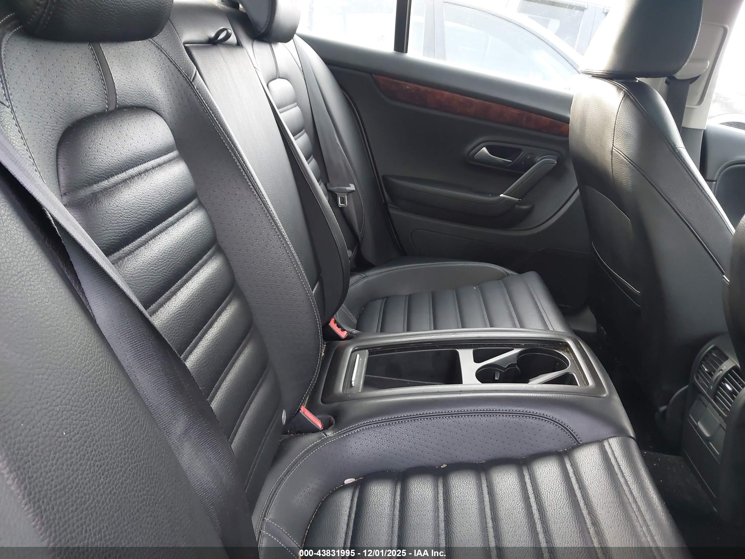 VOLKSWAGEN CC image 8
