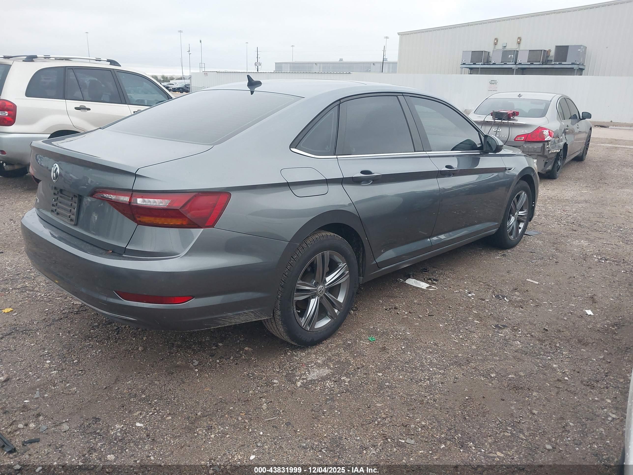 VOLKSWAGEN JETTA image 4