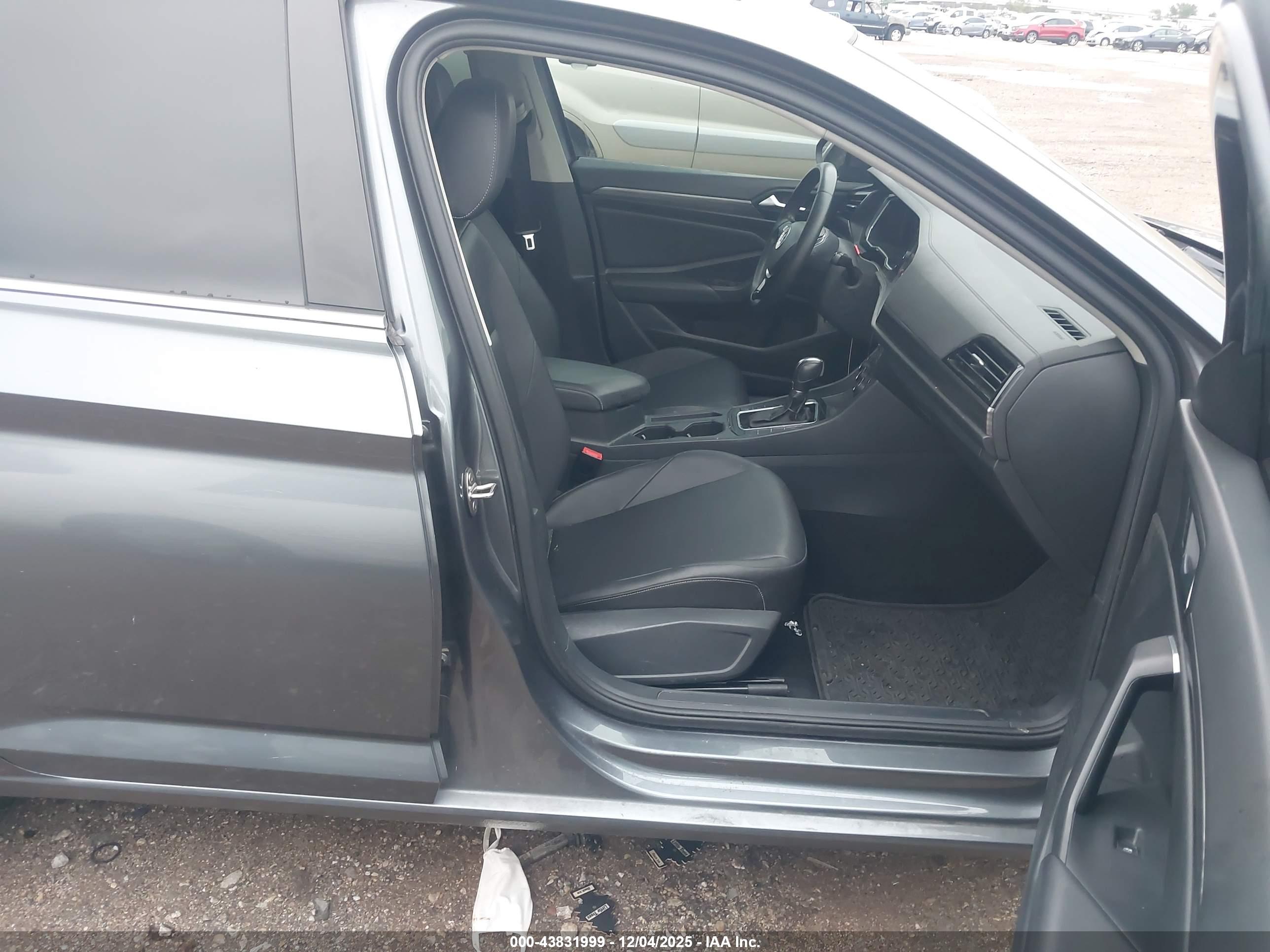 VOLKSWAGEN JETTA image 5