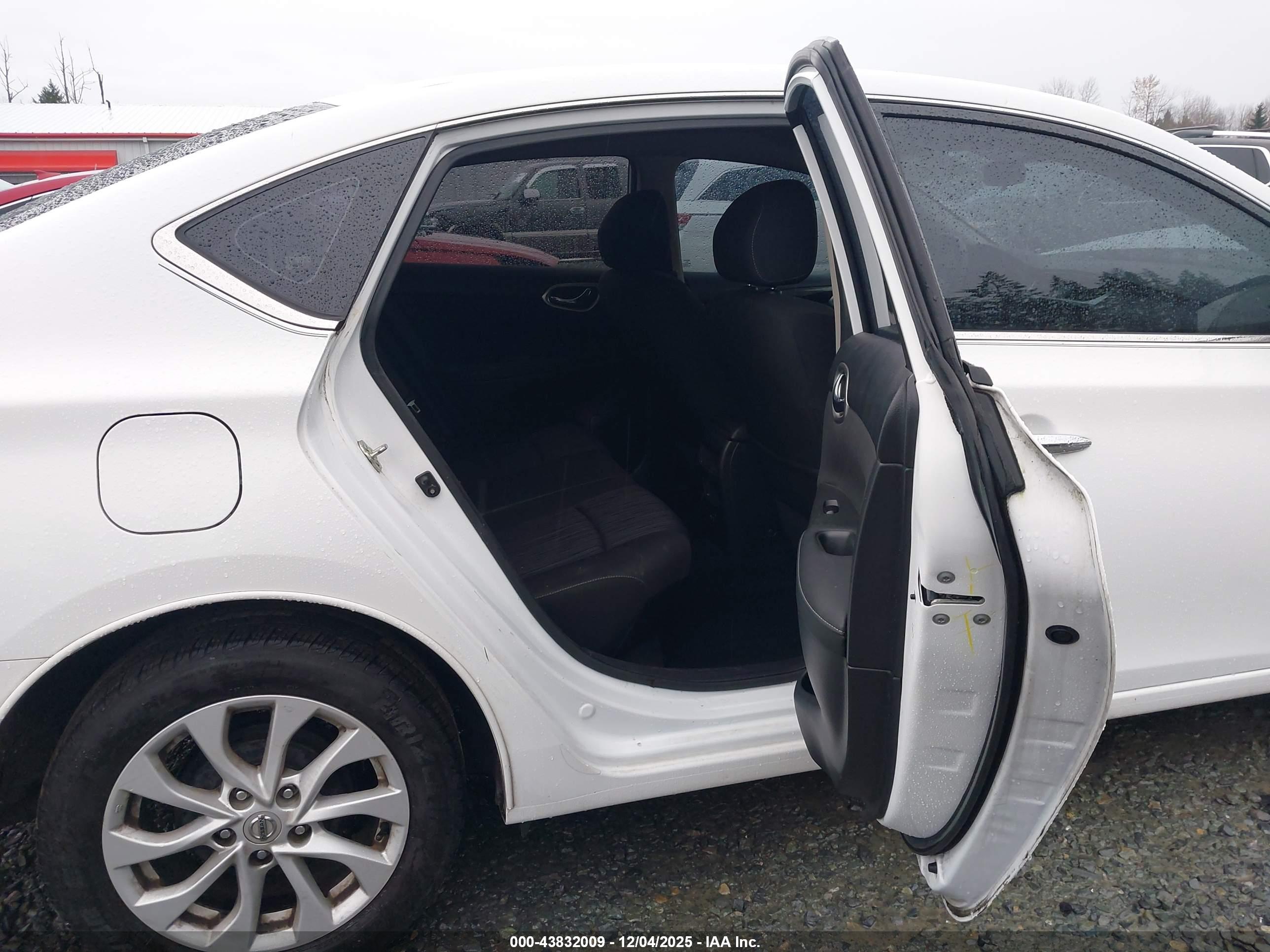 NISSAN SENTRA image 8