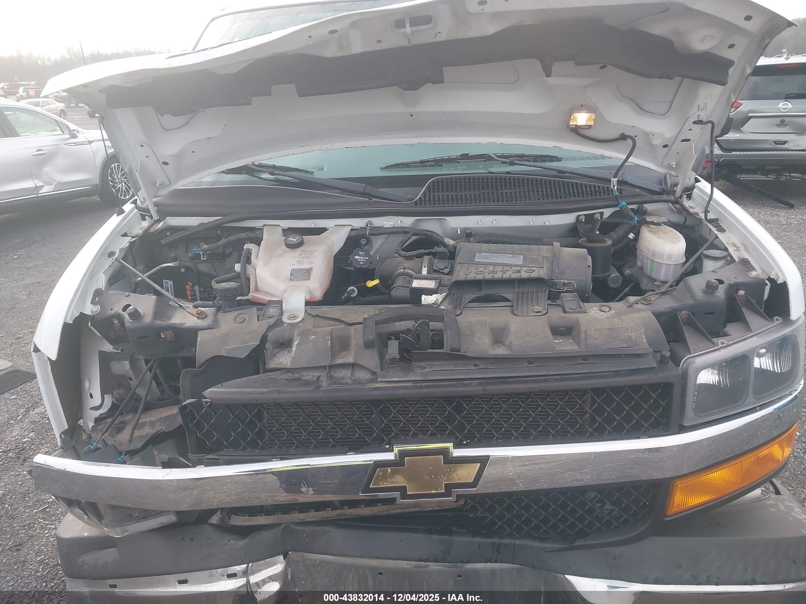 CHEVROLET EXPRESS image 10