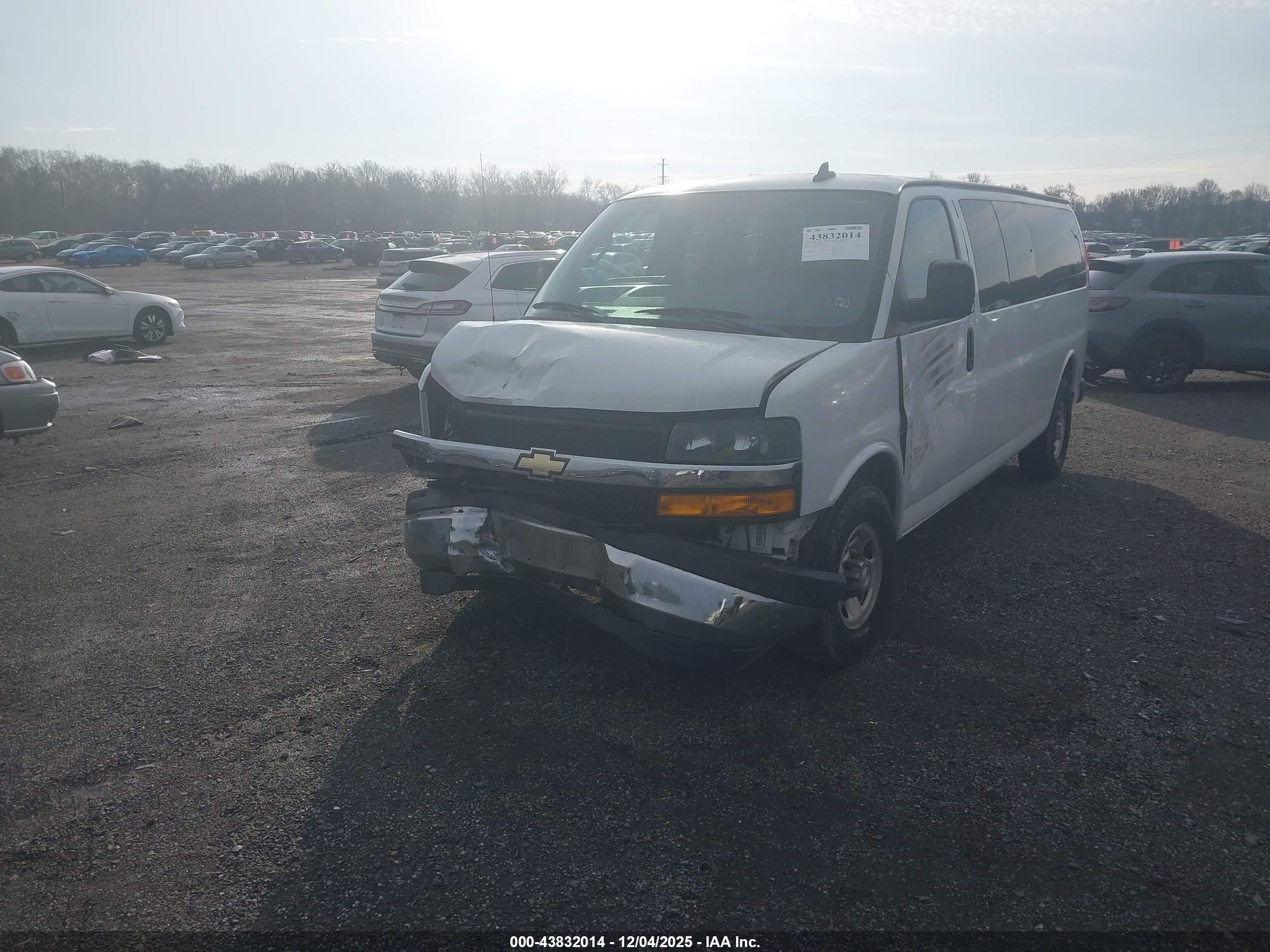 CHEVROLET EXPRESS image 2