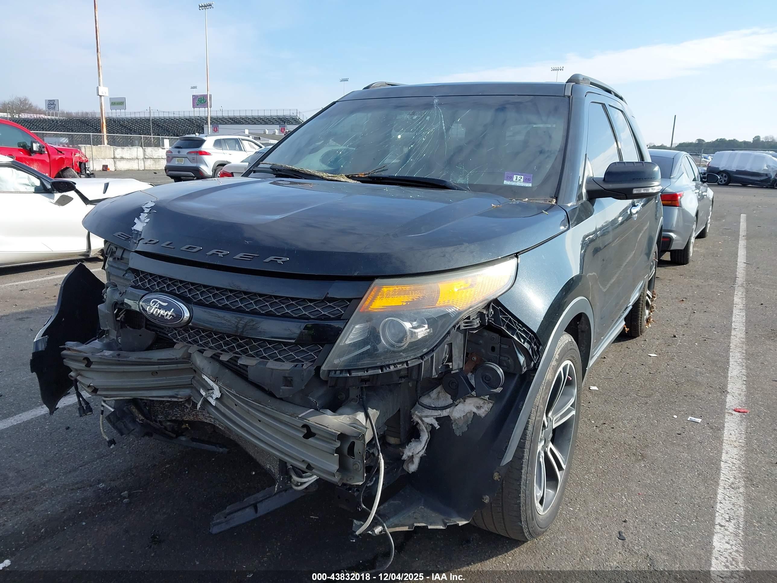 FORD EXPLORER image 2