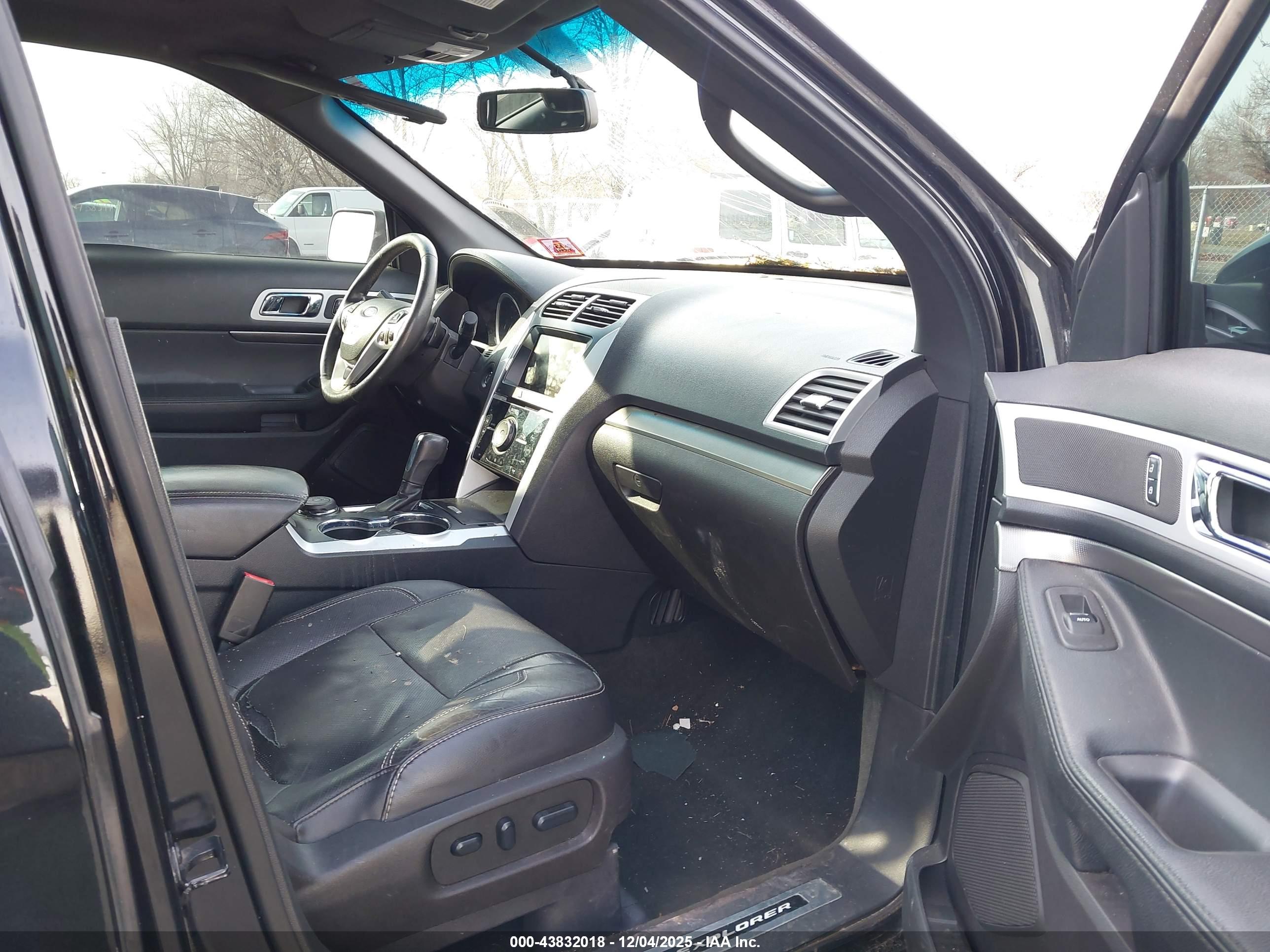 FORD EXPLORER image 5
