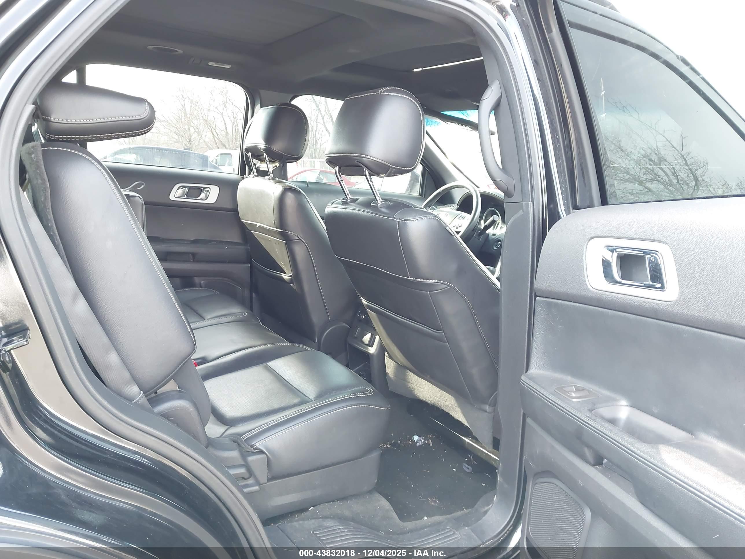 FORD EXPLORER image 8