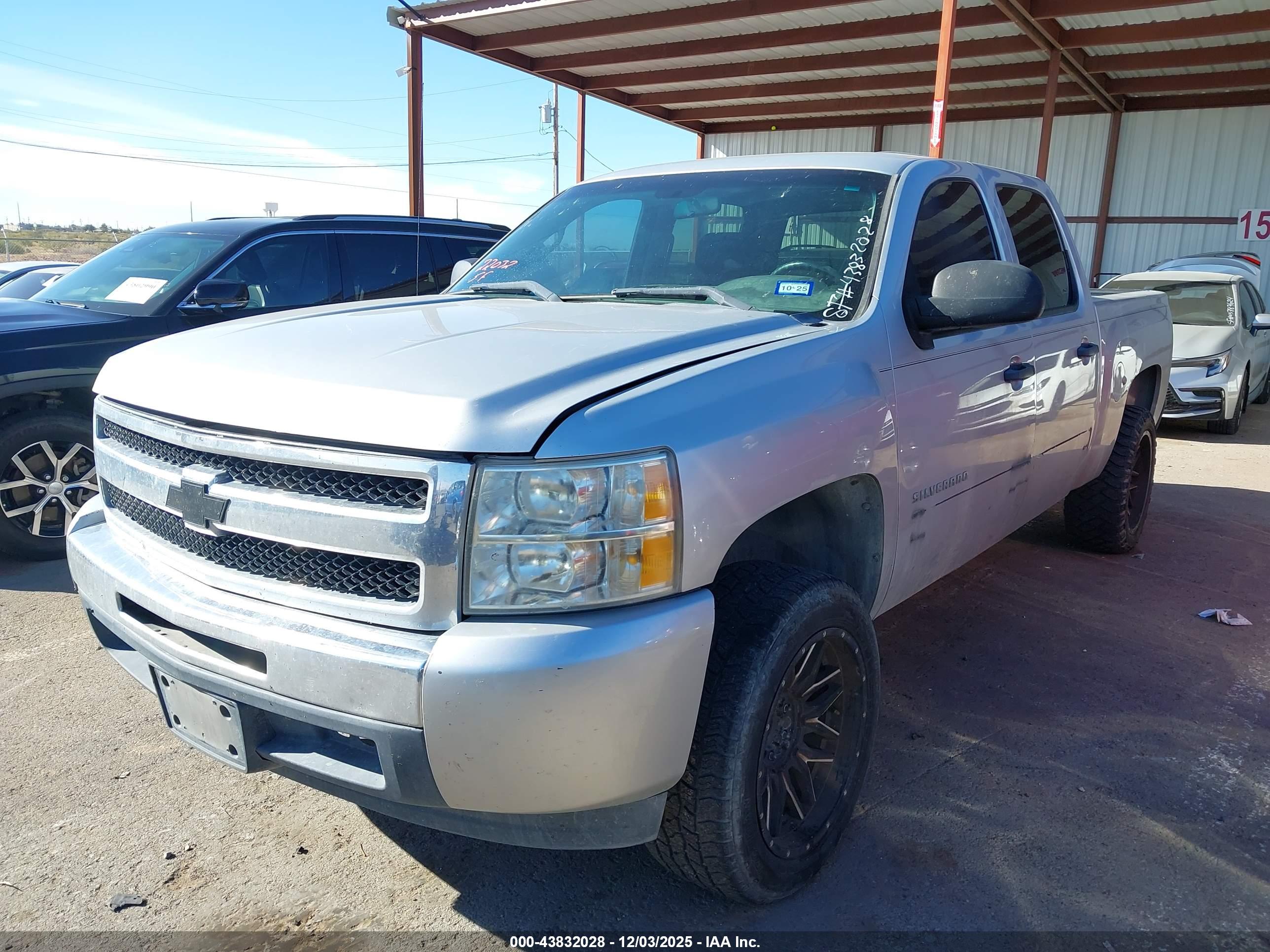 CHEVROLET SILVERADO image 2