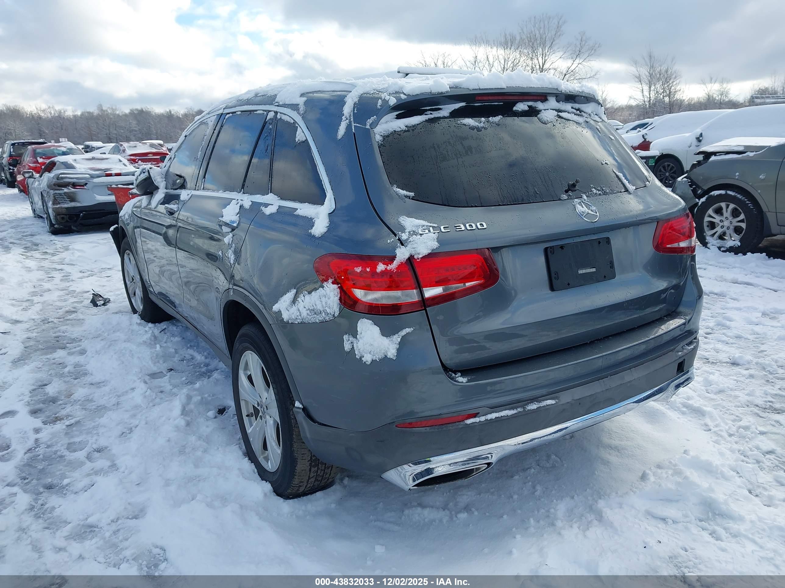 MERCEDES-BENZ GLC image 3