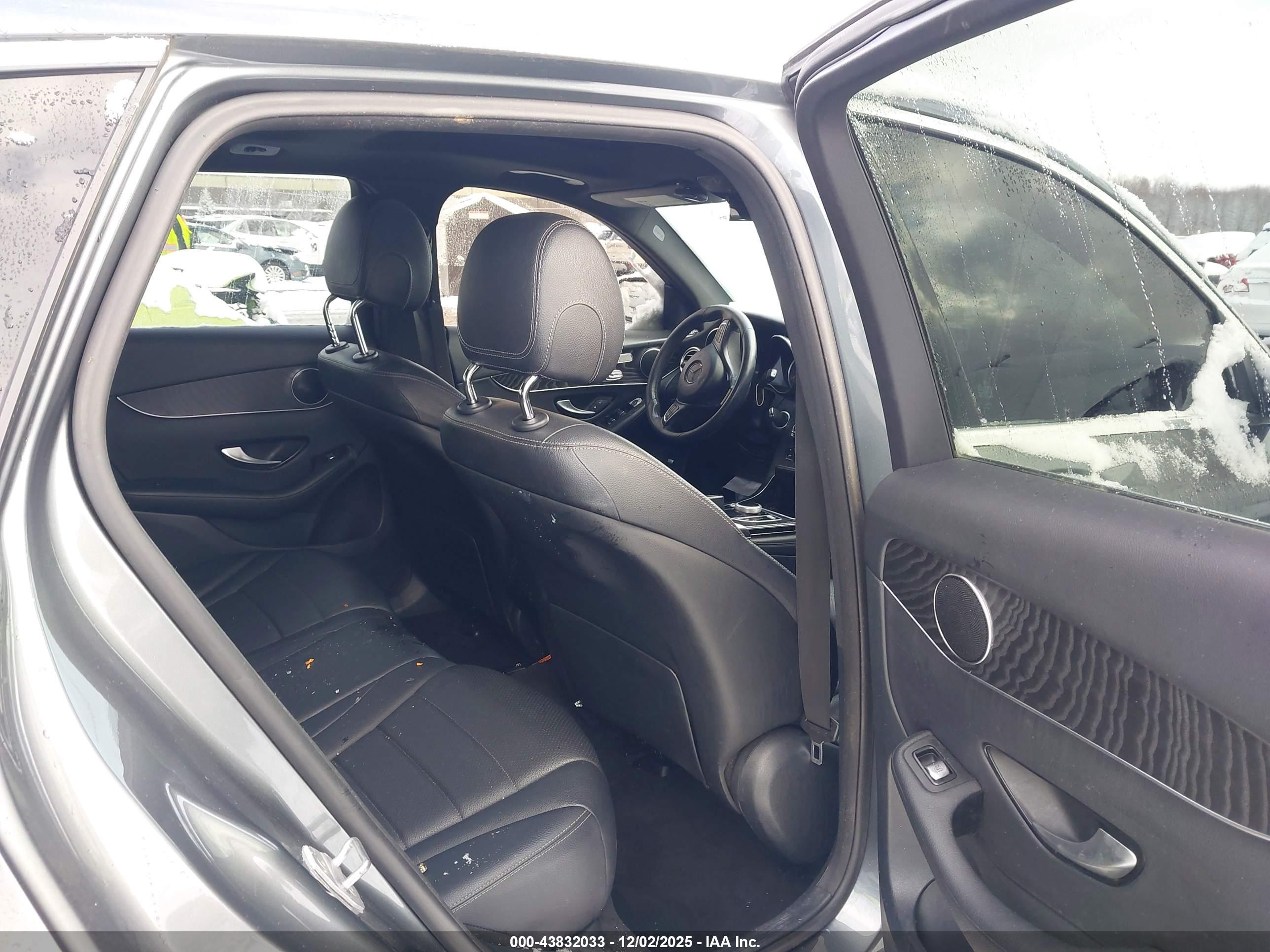 MERCEDES-BENZ GLC image 8