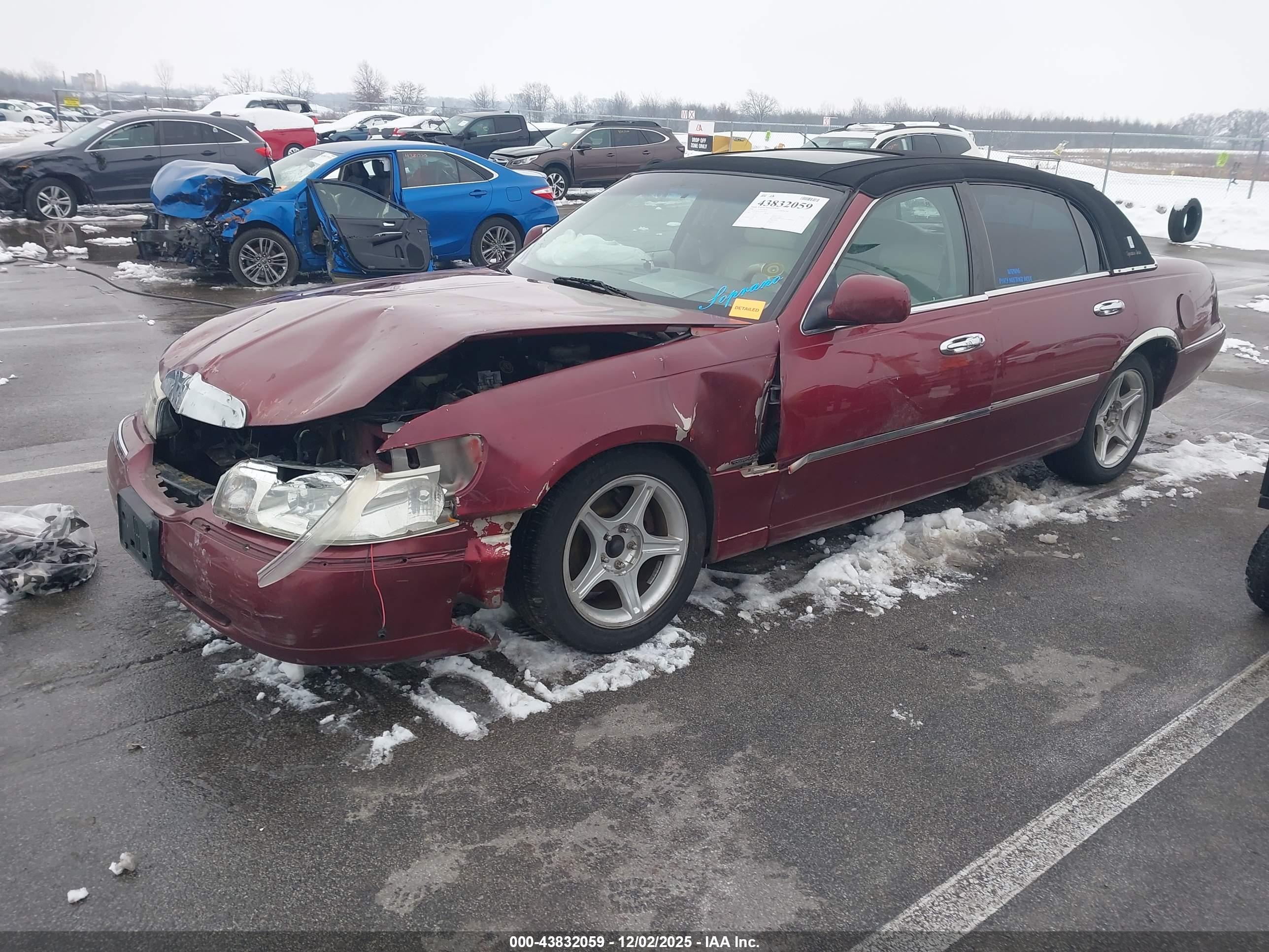 LINCOLN TOWN image 2