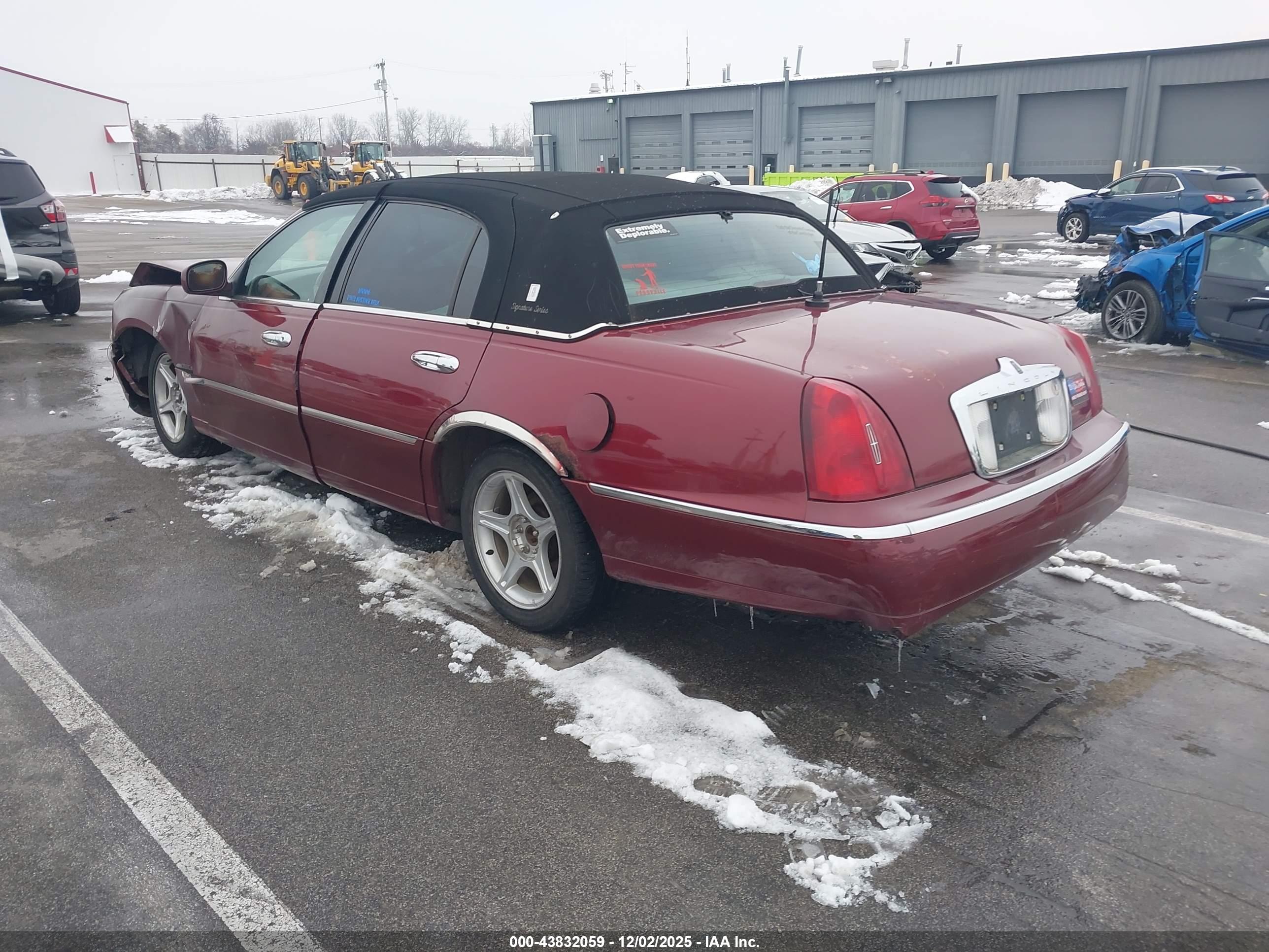 LINCOLN TOWN image 3