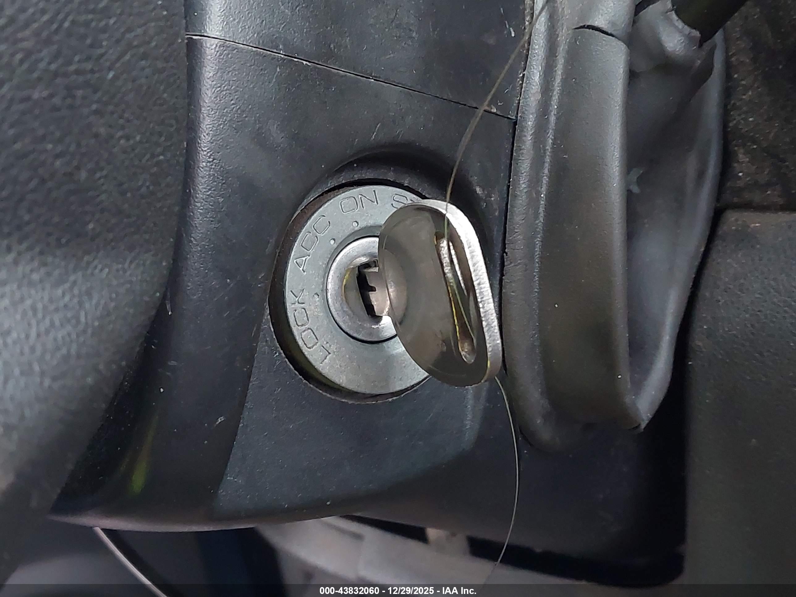 CHEVROLET COLORADO image 11