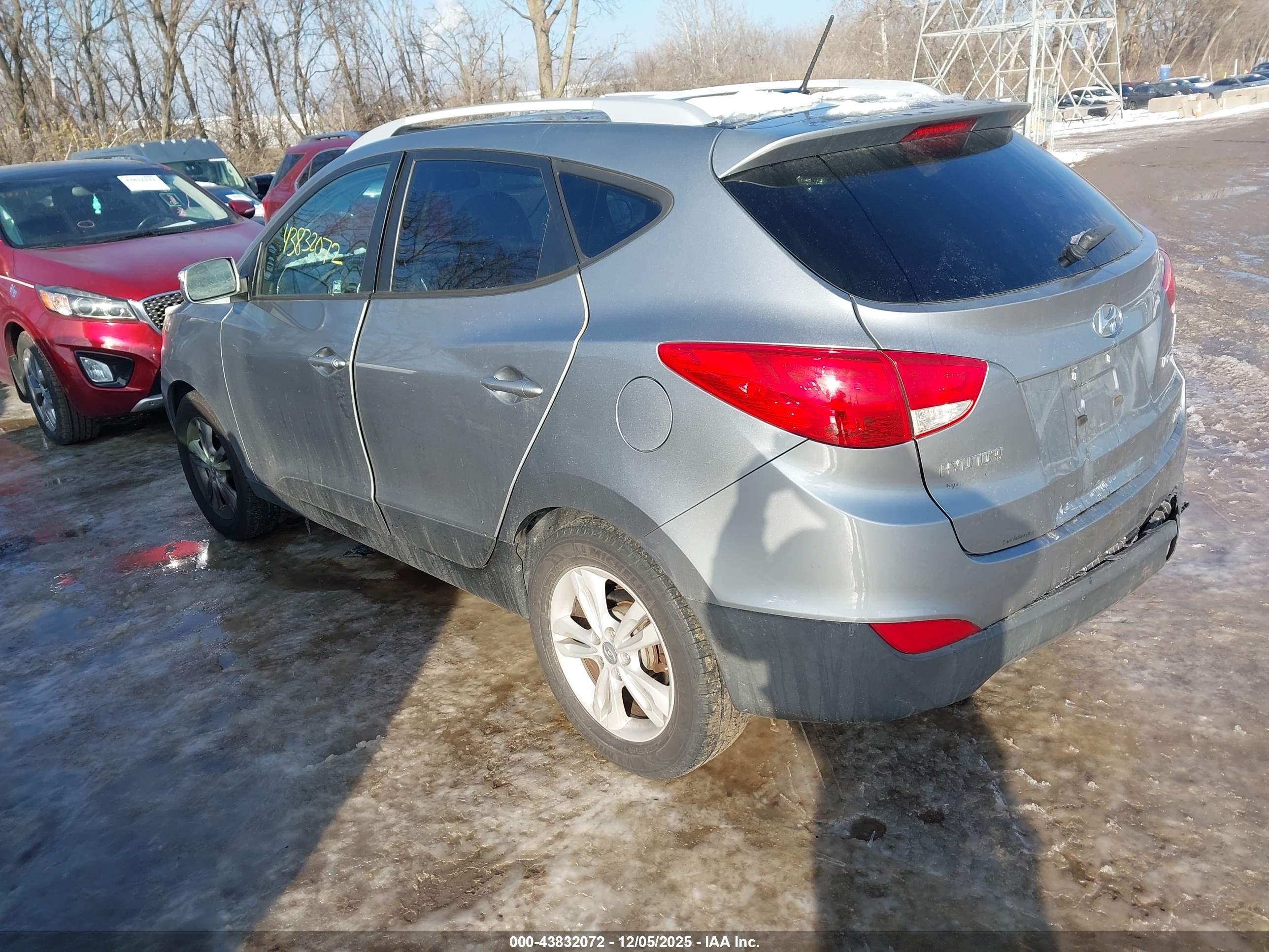 HYUNDAI TUCSON image 3