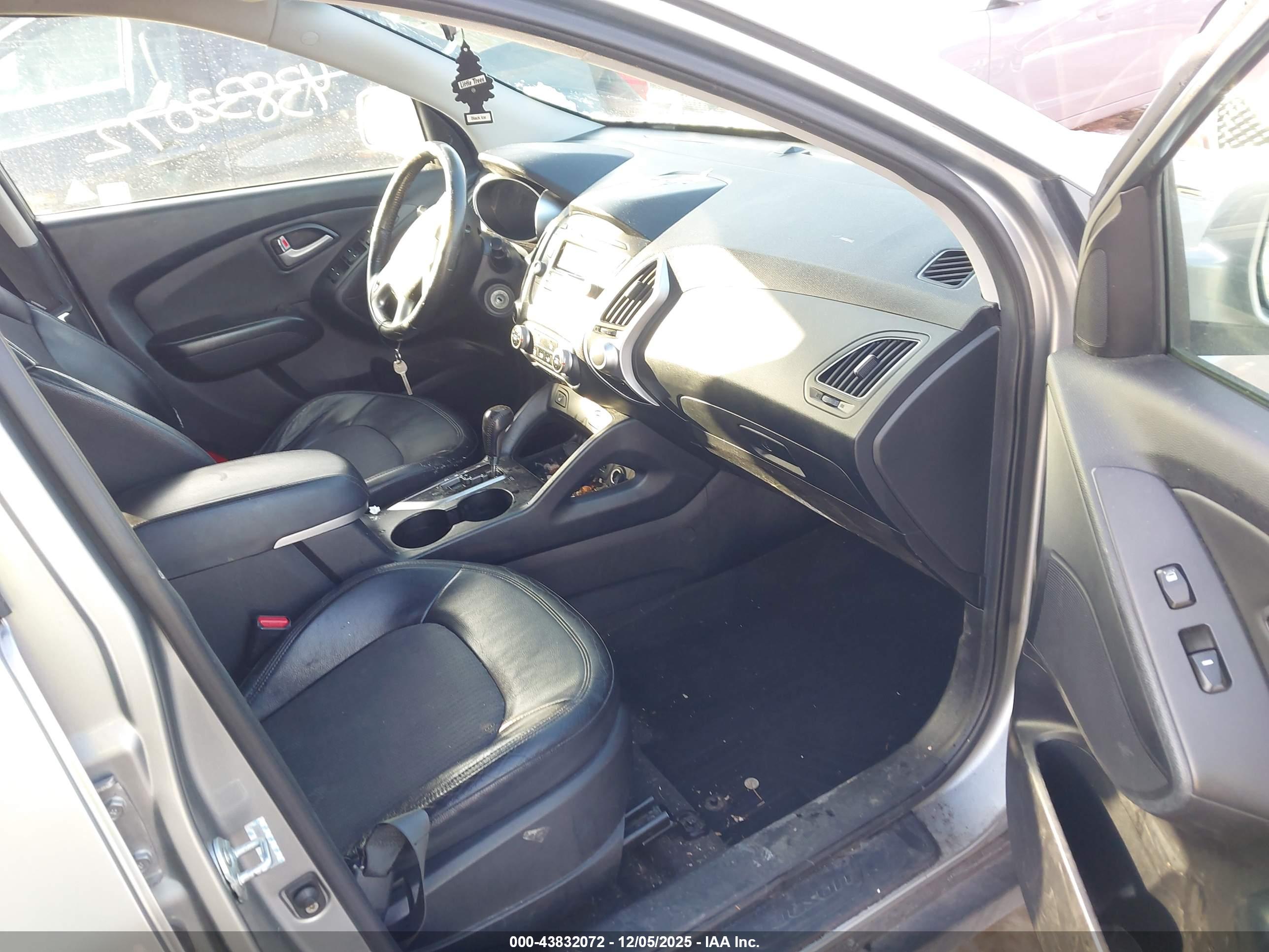 HYUNDAI TUCSON image 5