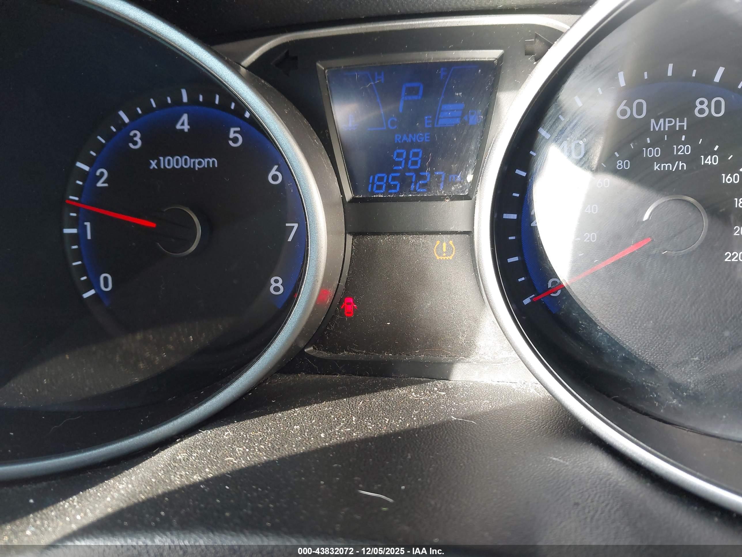 HYUNDAI TUCSON image 7