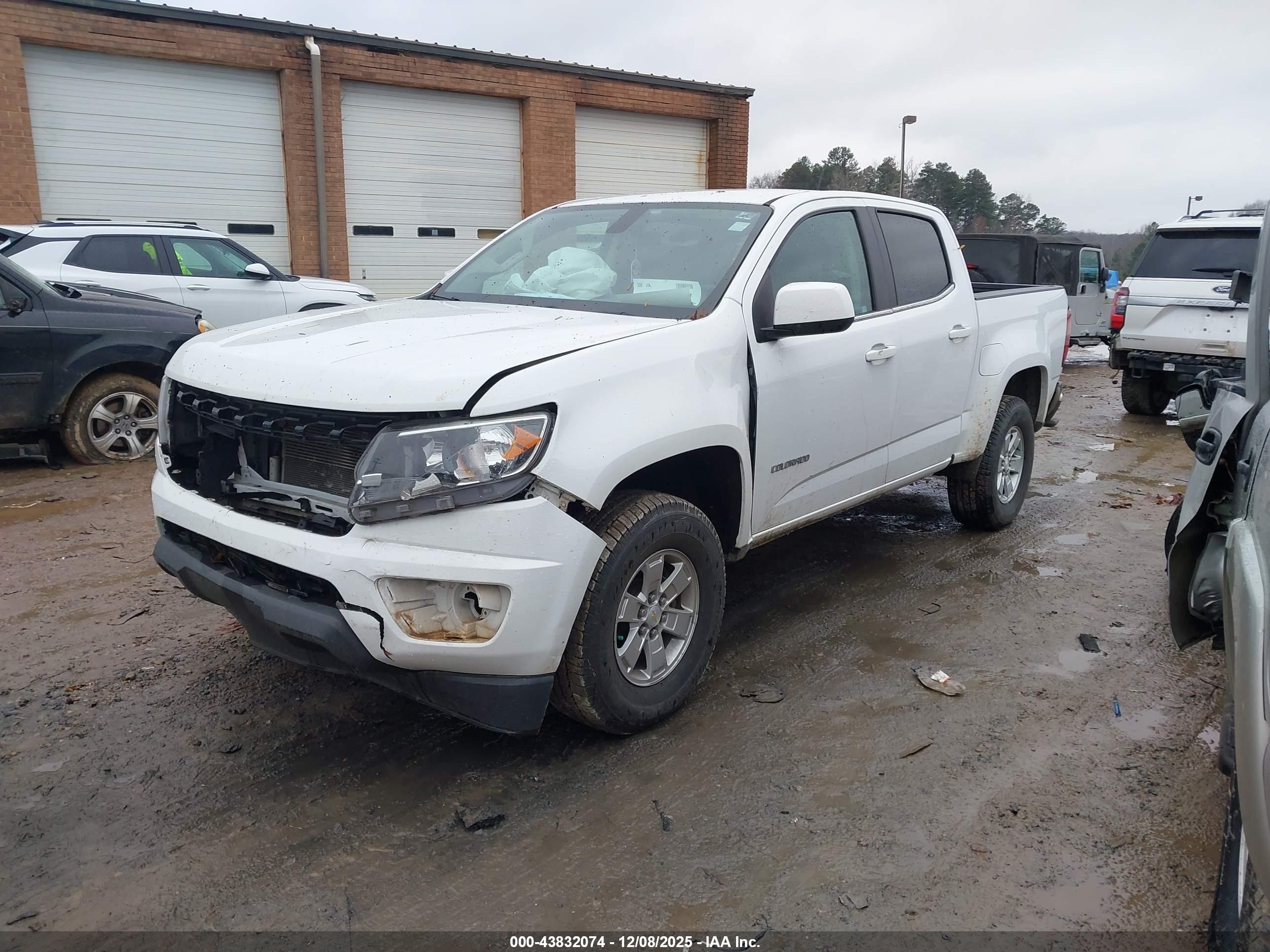 CHEVROLET COLORADO image 2