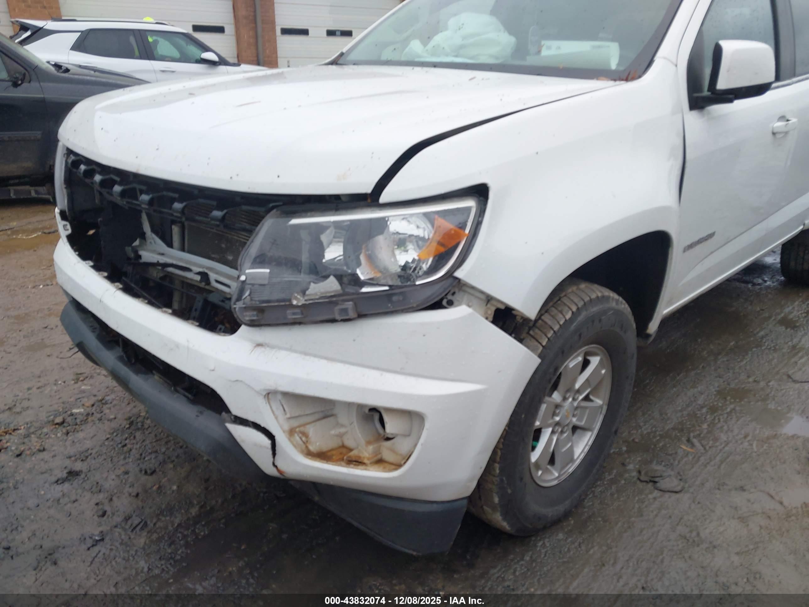 CHEVROLET COLORADO image 6