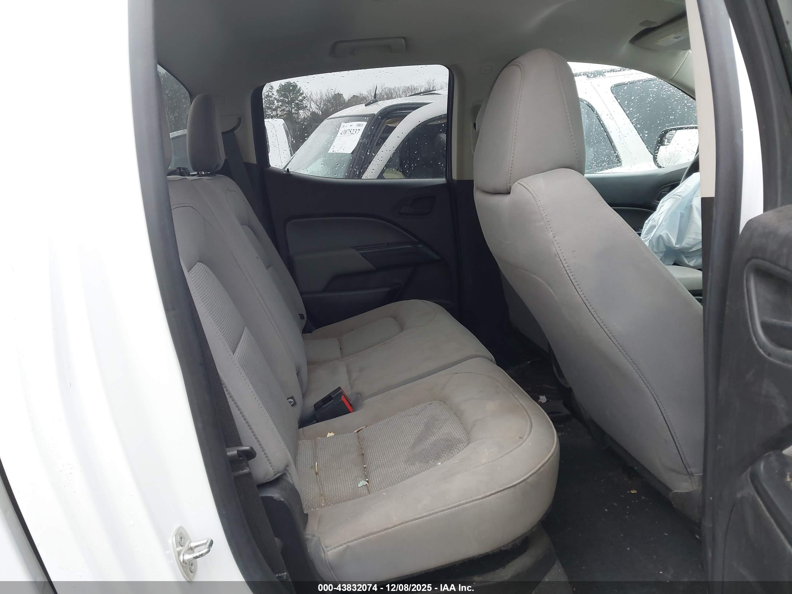 CHEVROLET COLORADO image 8