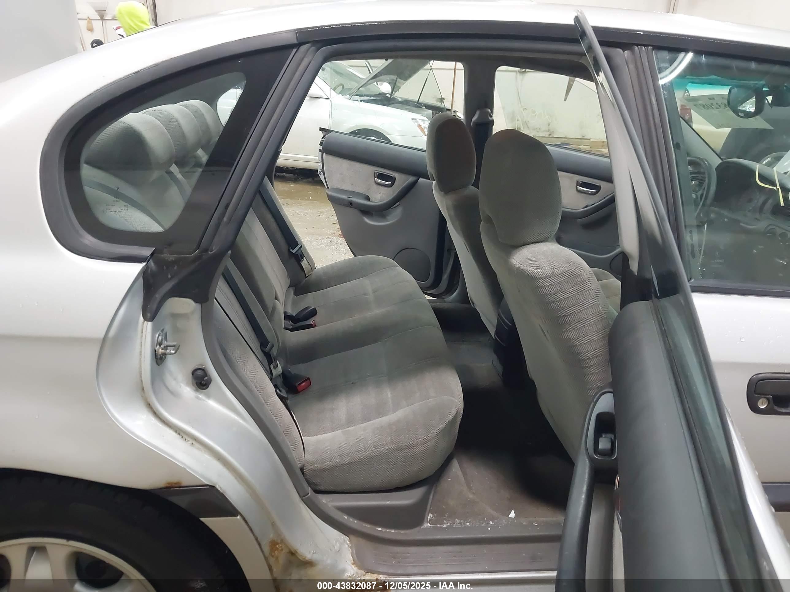 SUBARU LEGACY image 8
