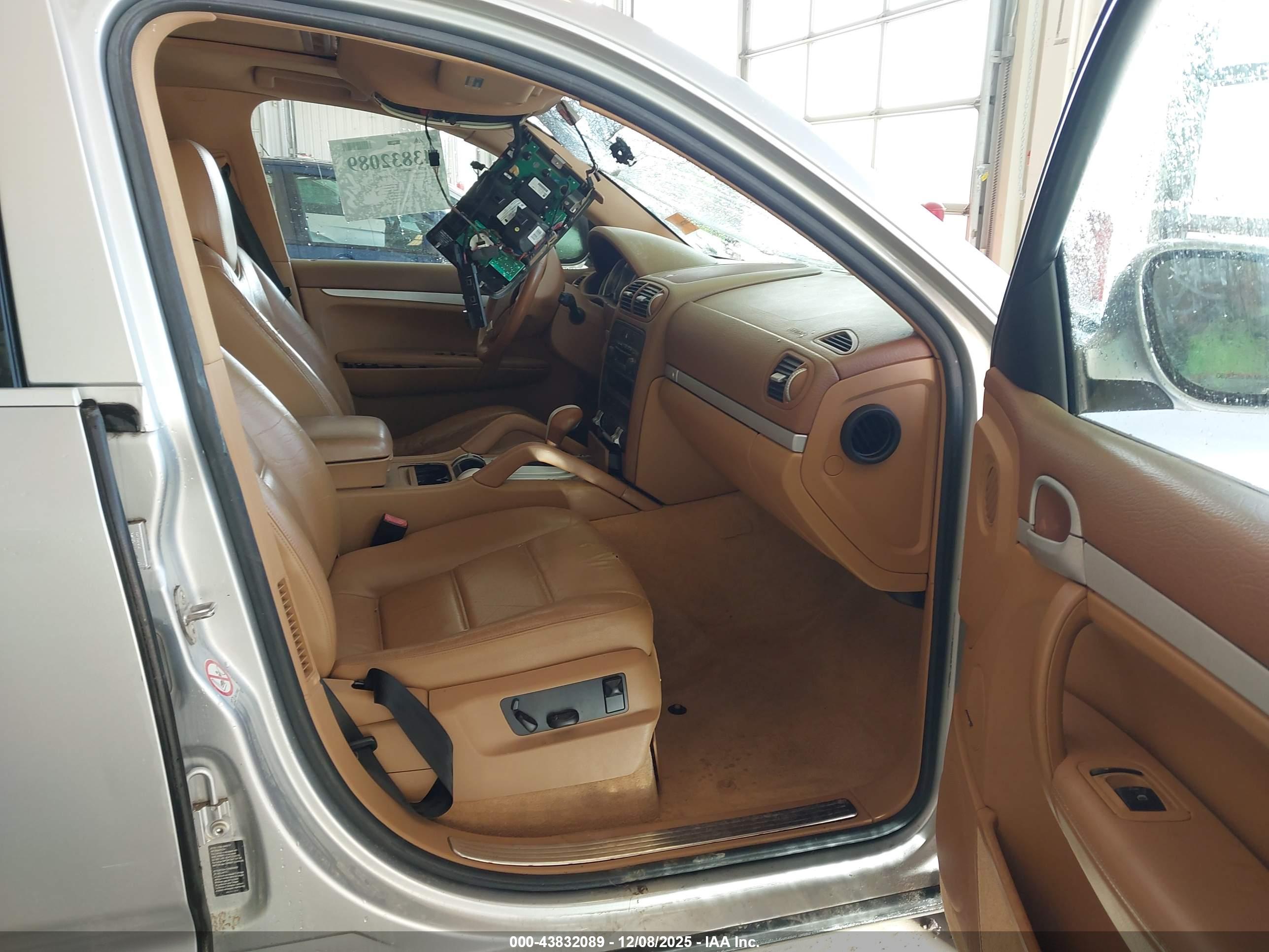 PORSCHE CAYENNE image 5