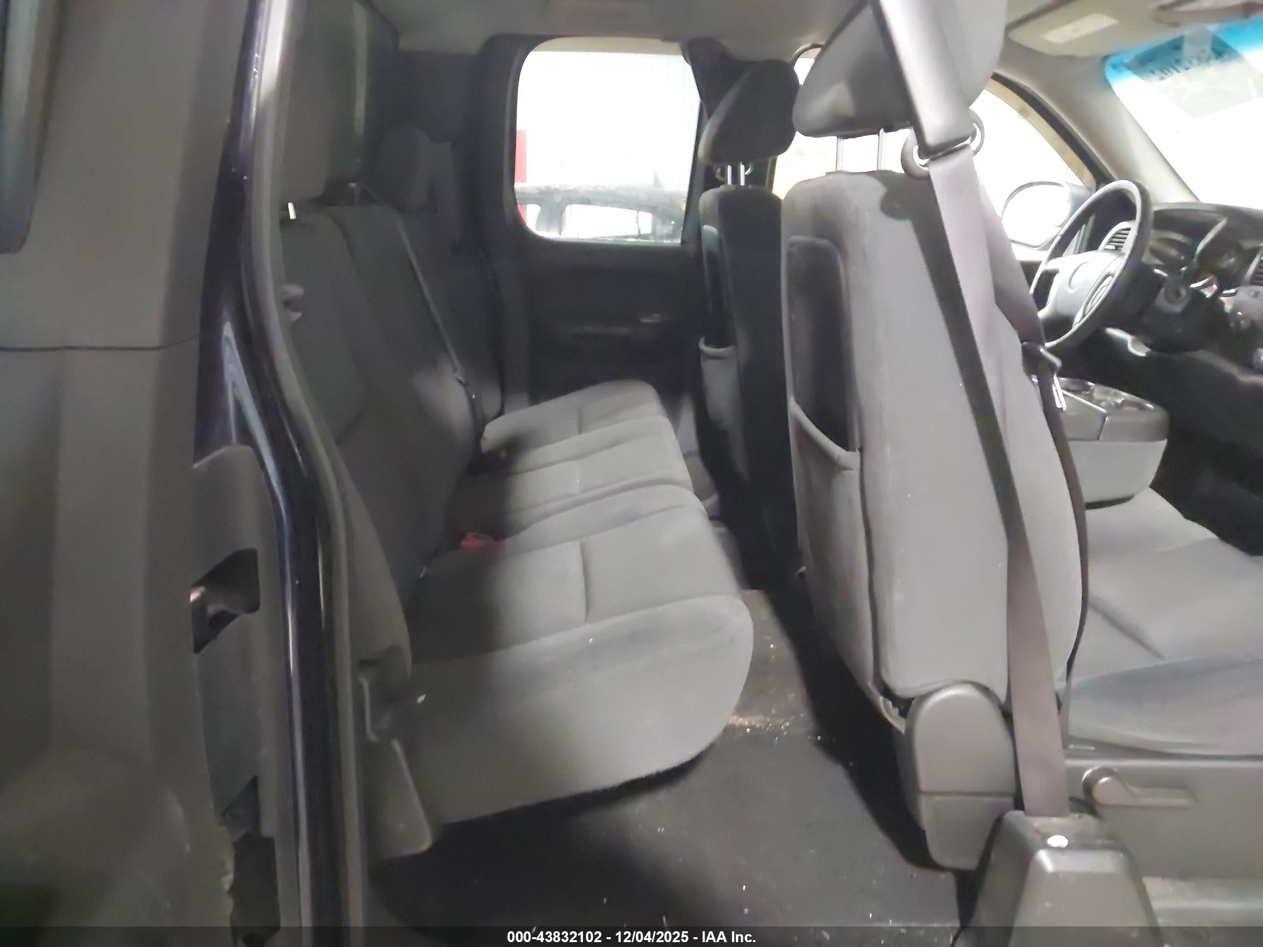 CHEVROLET SILVERADO image 8