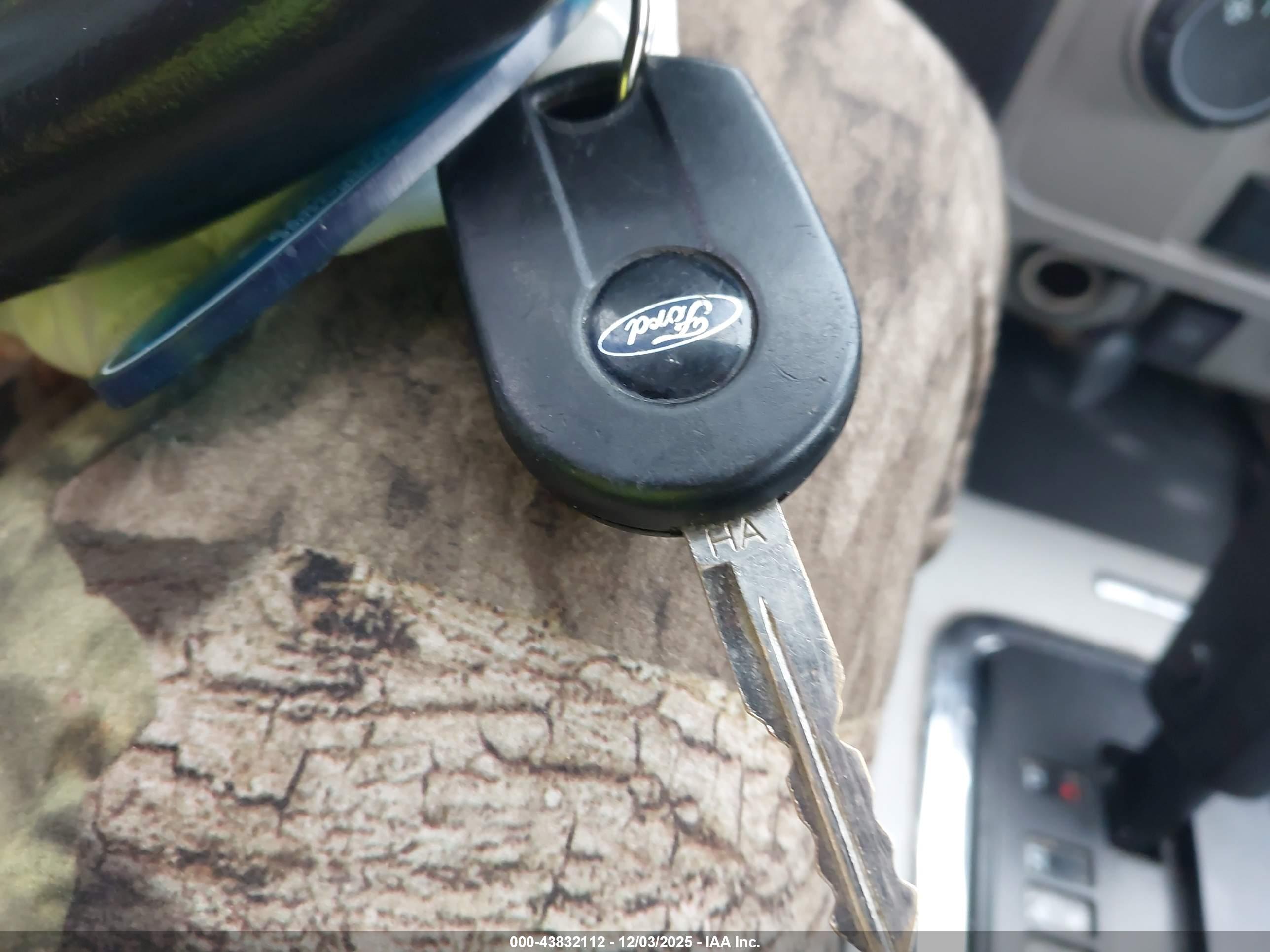 FORD ESCAPE image 11