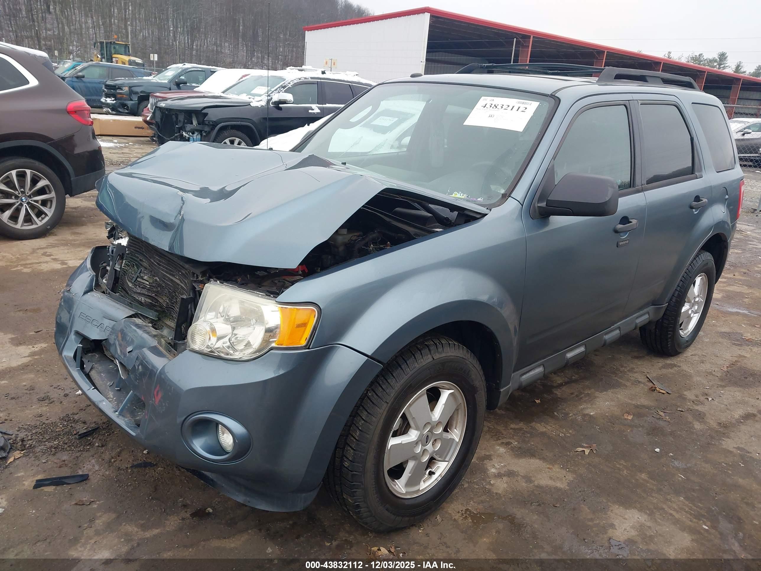 FORD ESCAPE image 2