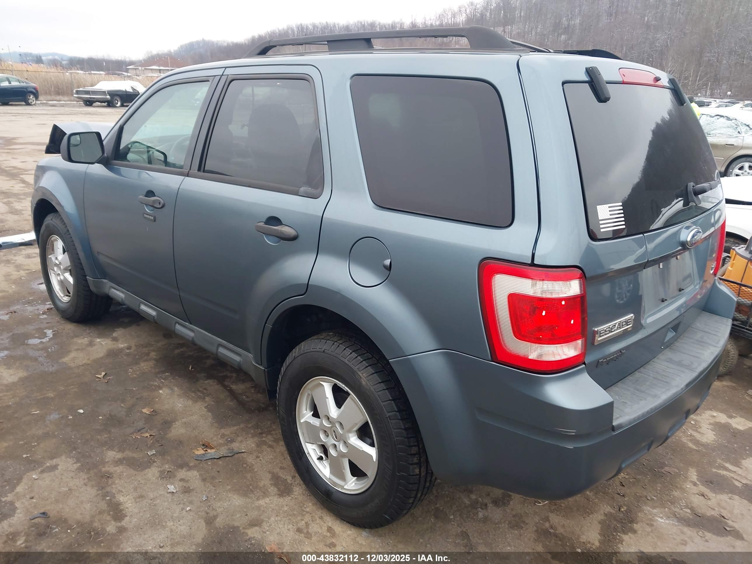 FORD ESCAPE image 3