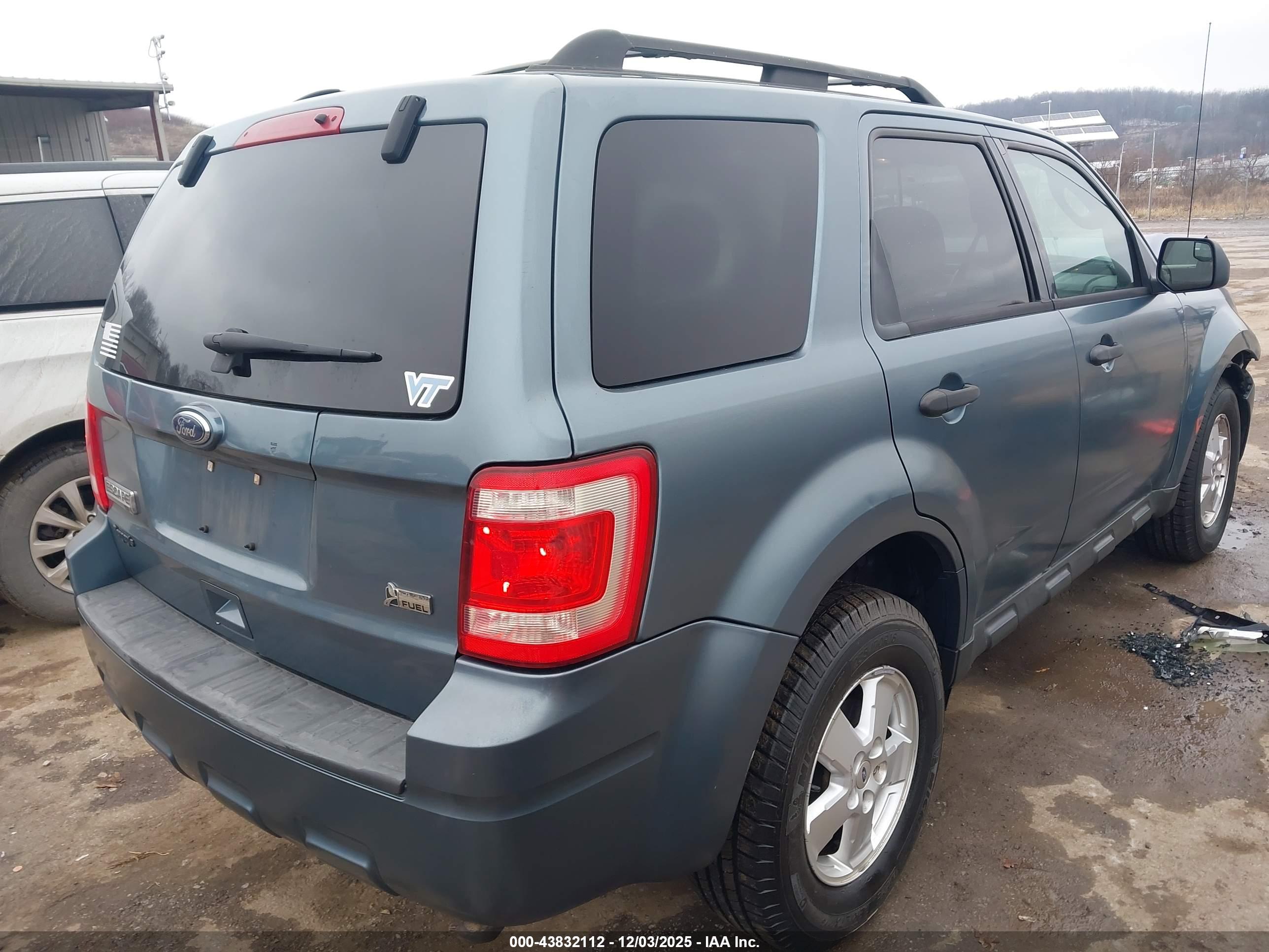 FORD ESCAPE image 4