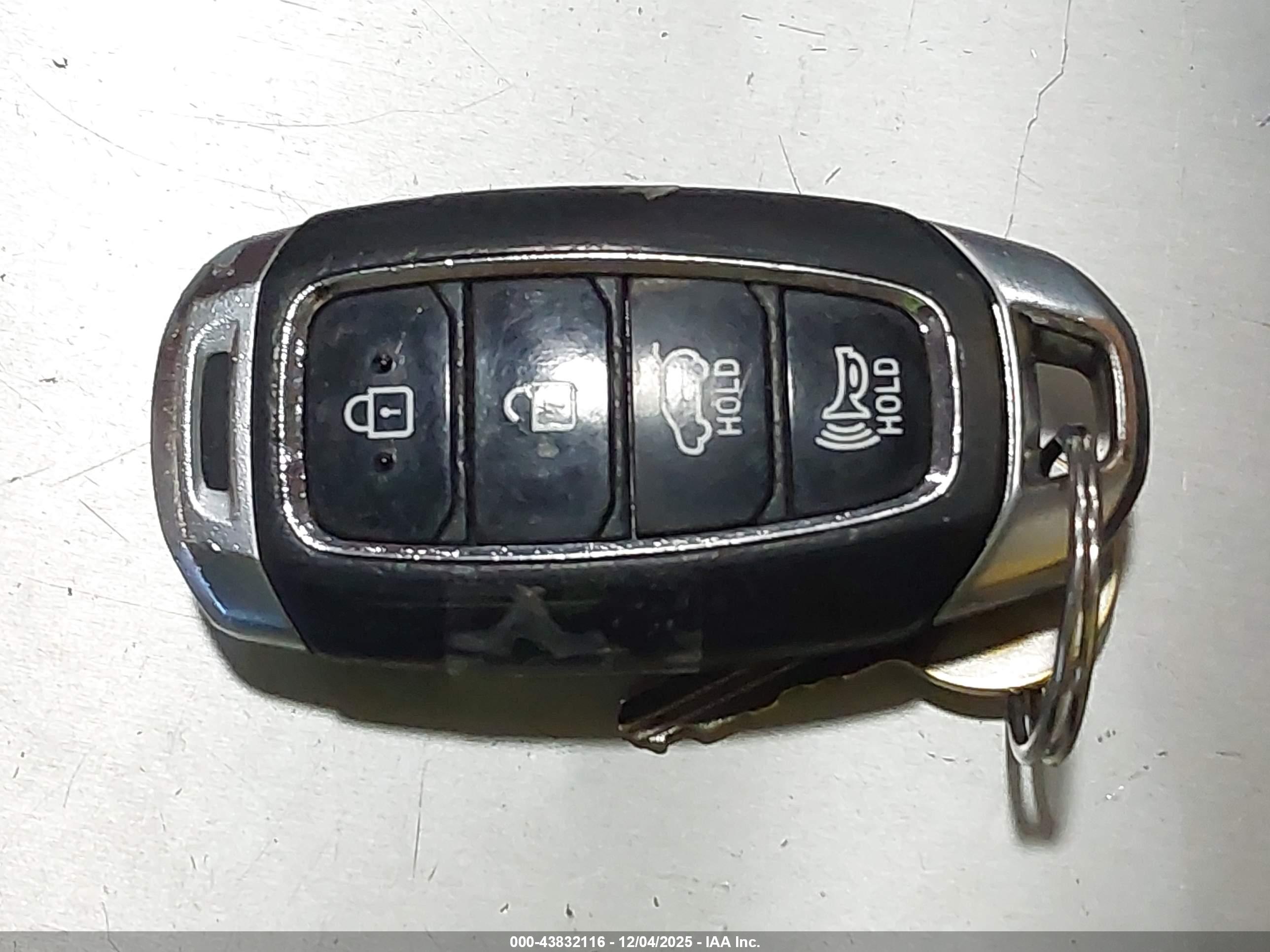HYUNDAI VELOSTER image 11