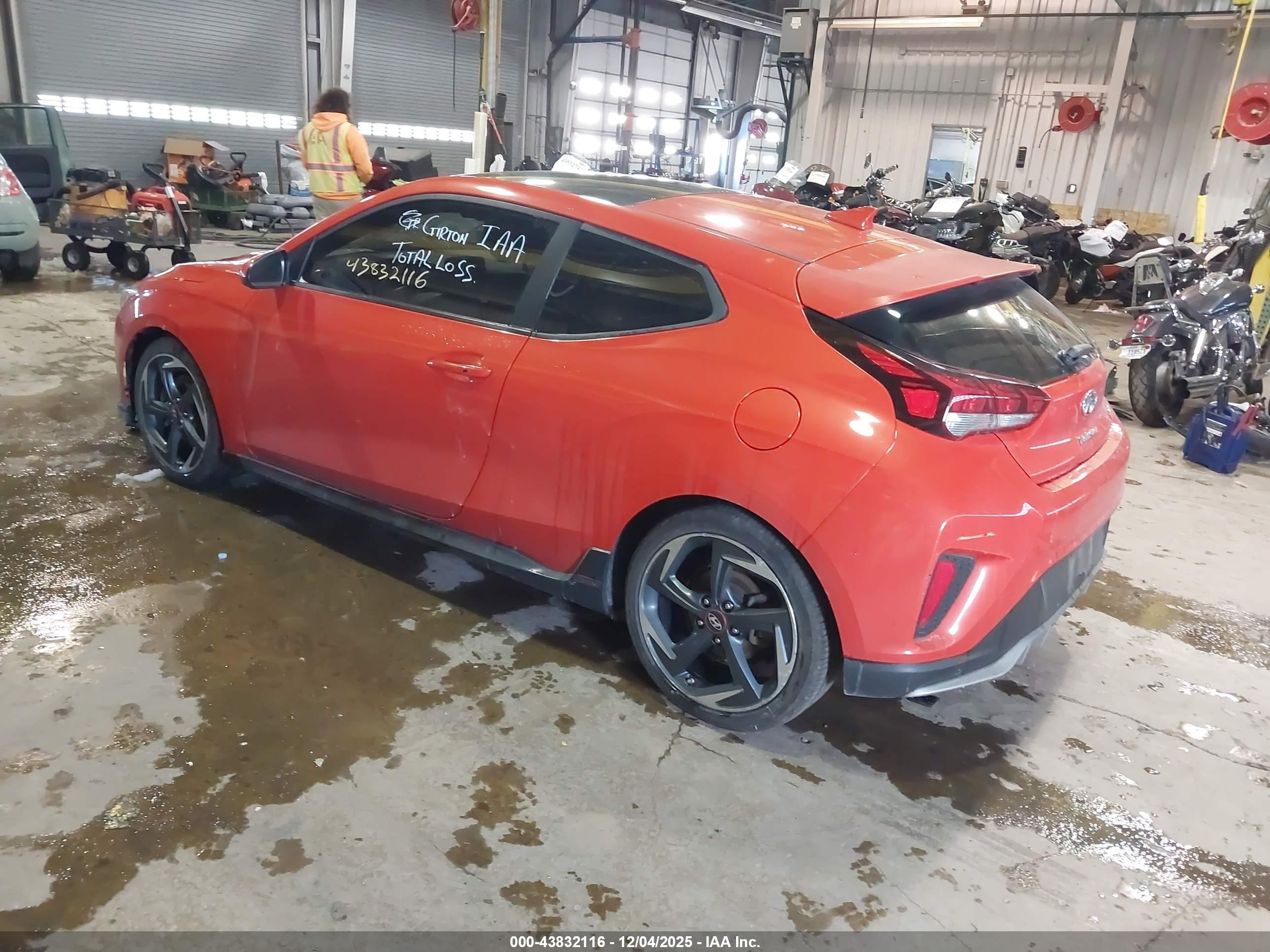 HYUNDAI VELOSTER image 3