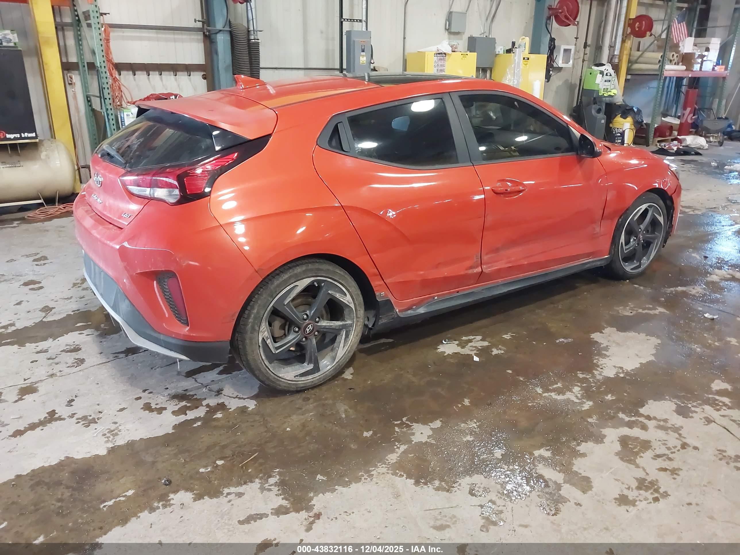 HYUNDAI VELOSTER image 4