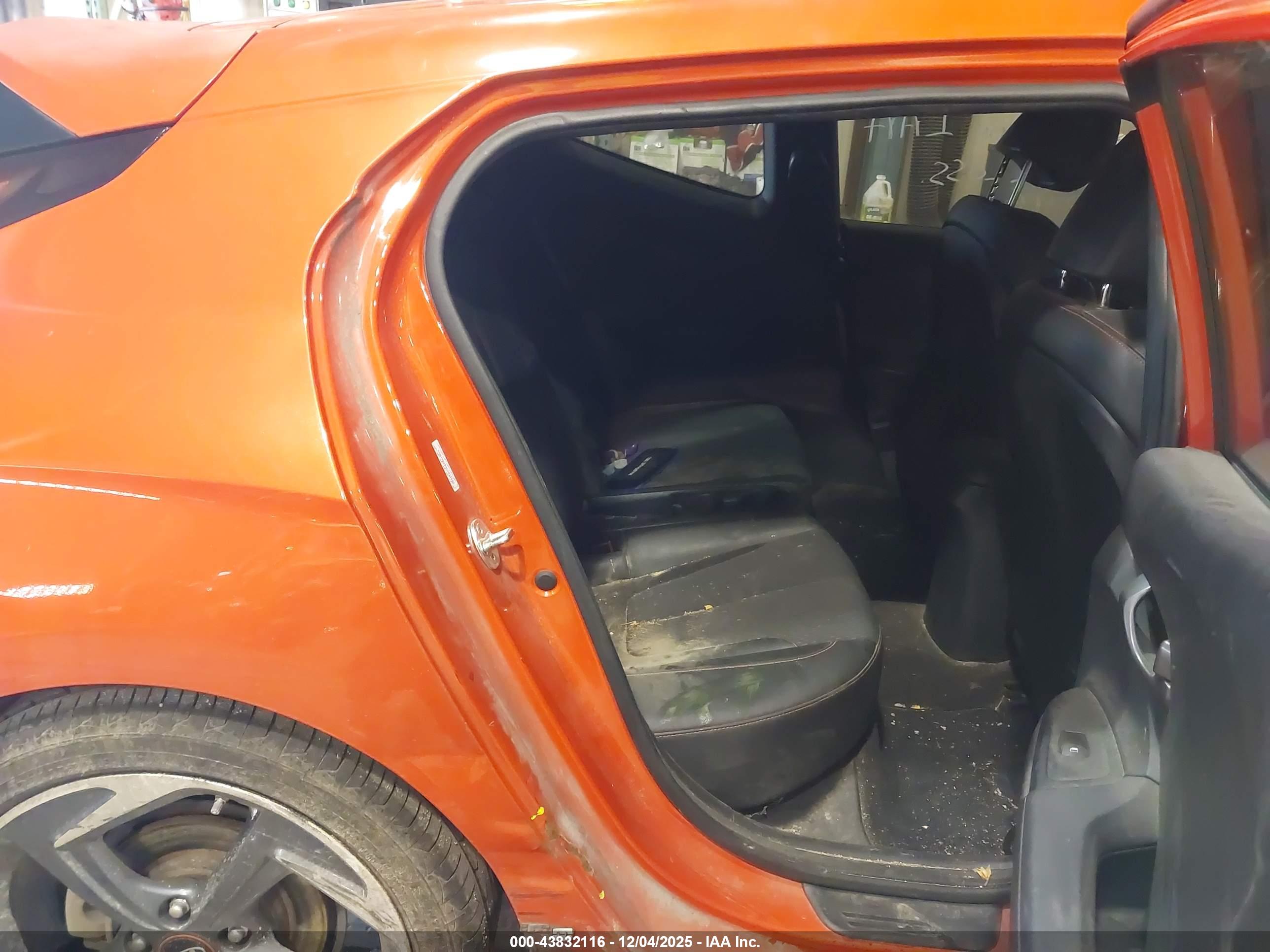 HYUNDAI VELOSTER image 8