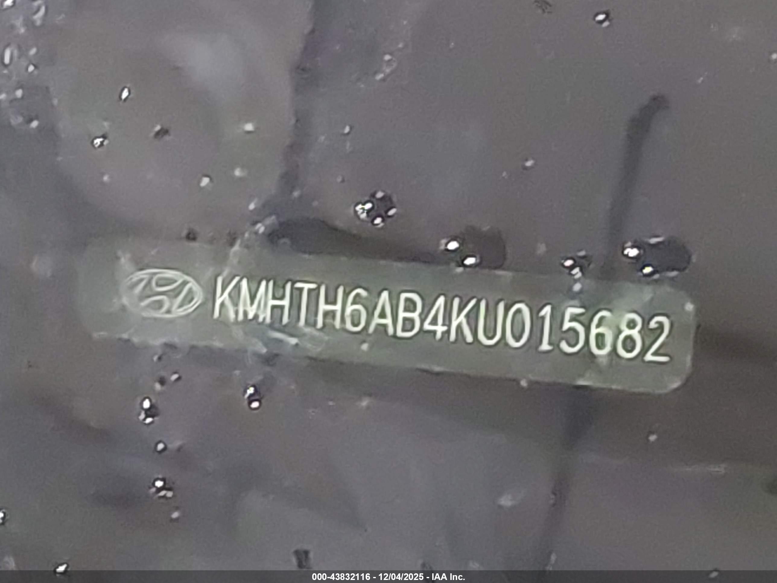 HYUNDAI VELOSTER image 9