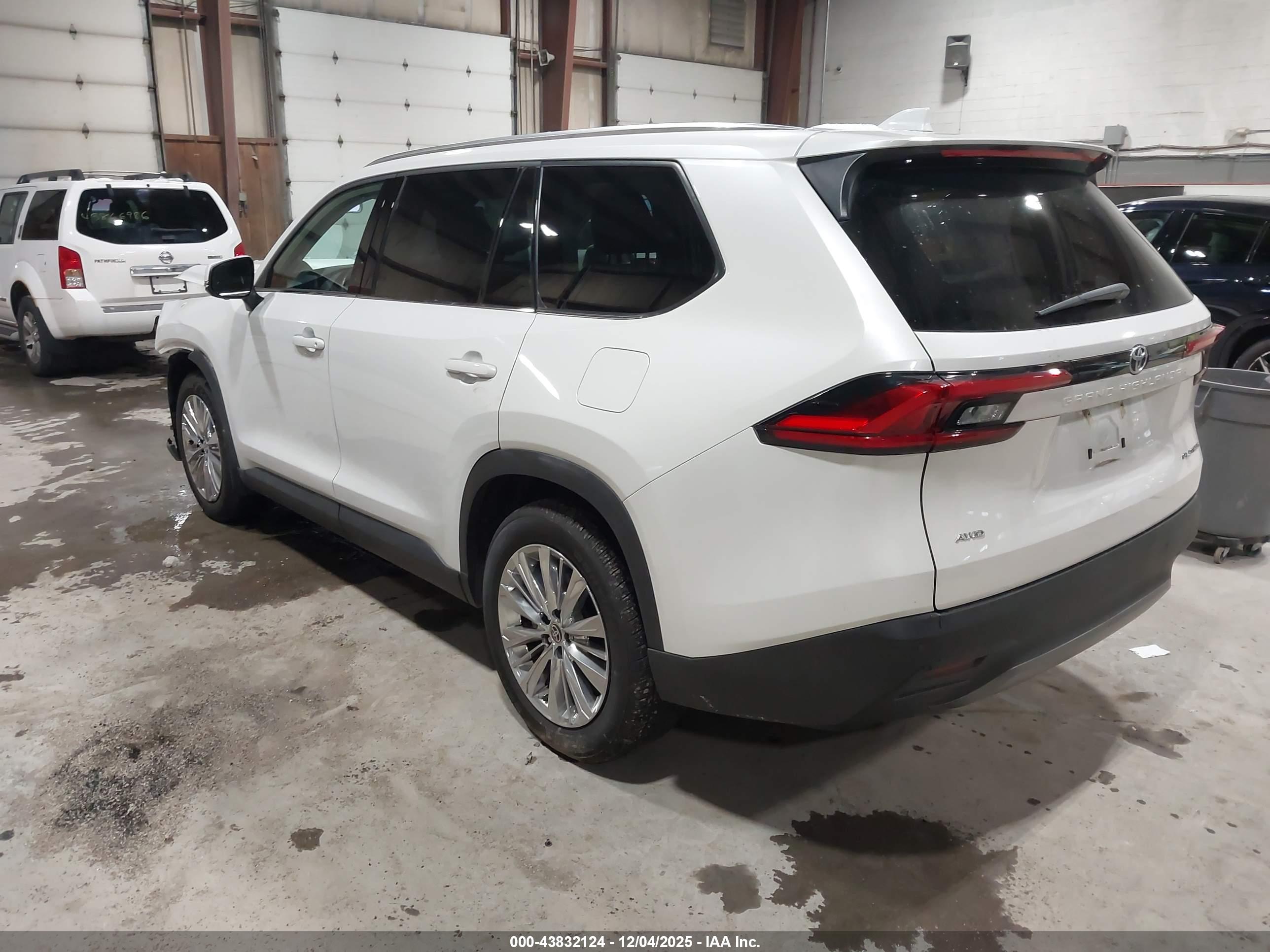 TOYOTA GRAND image 3