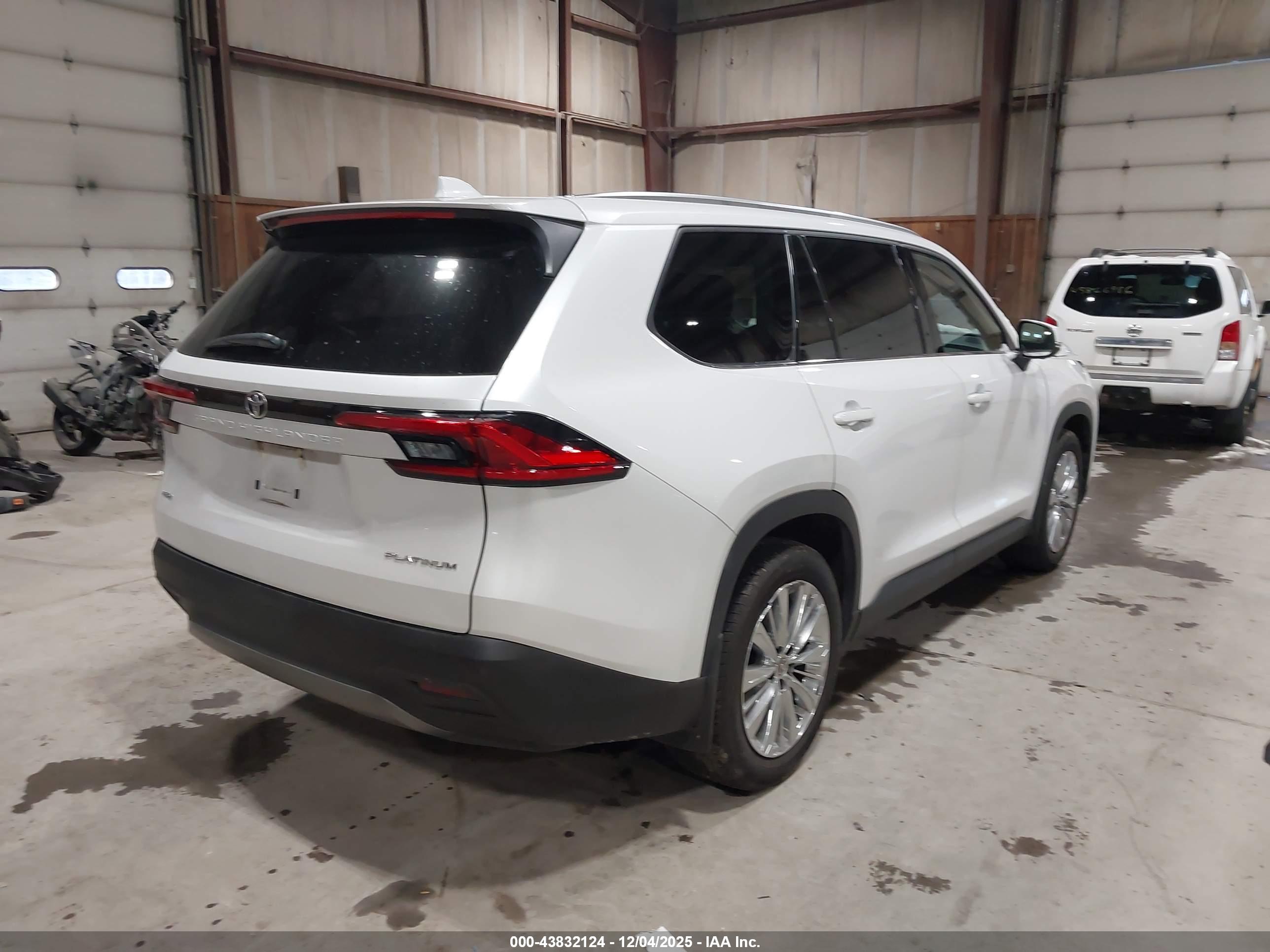 TOYOTA GRAND image 4