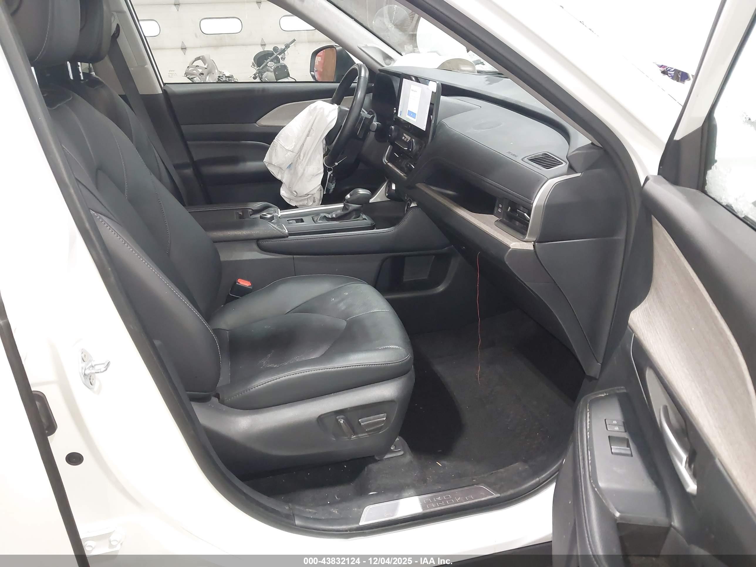 TOYOTA GRAND image 5