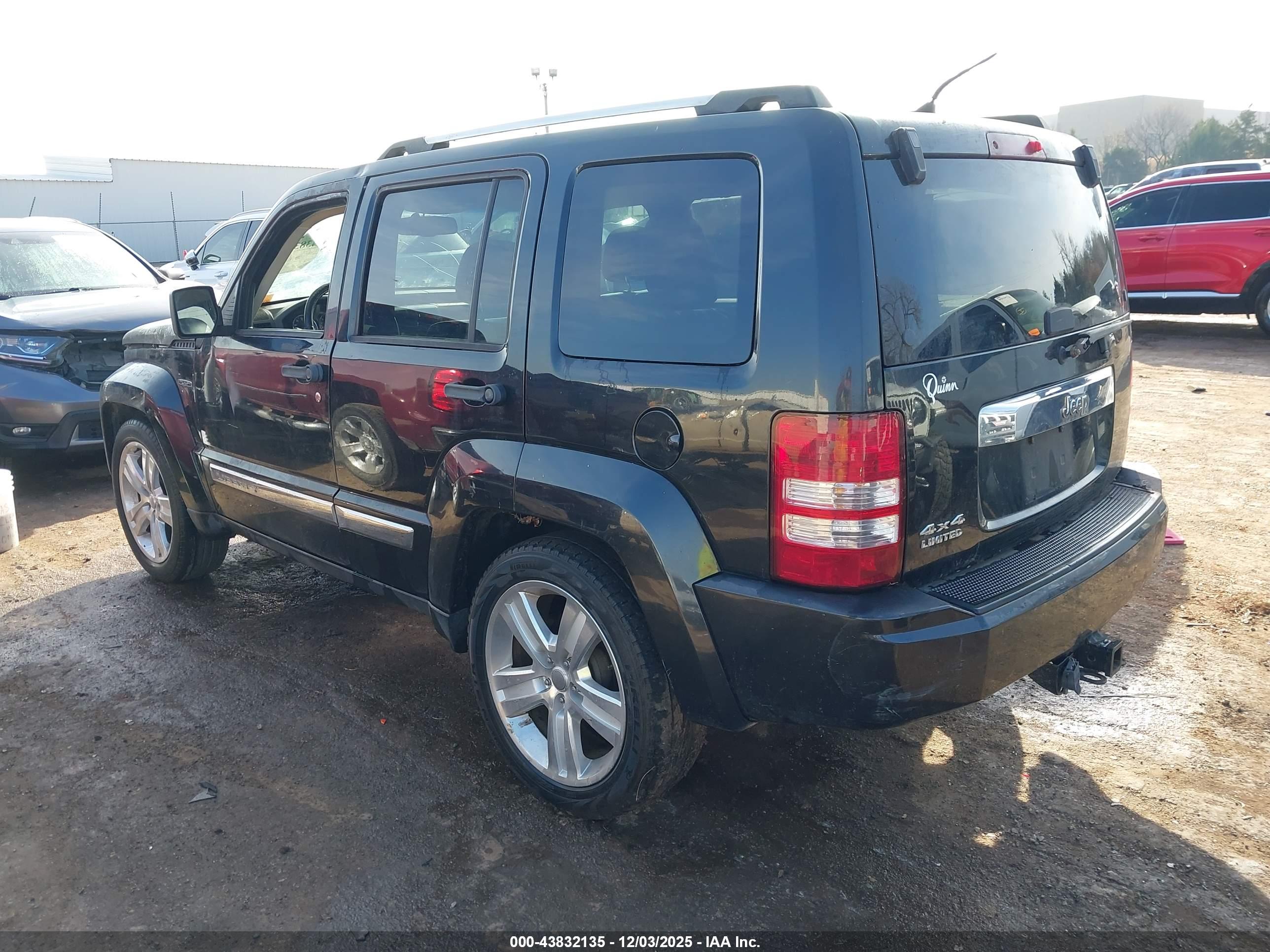JEEP LIBERTY image 3