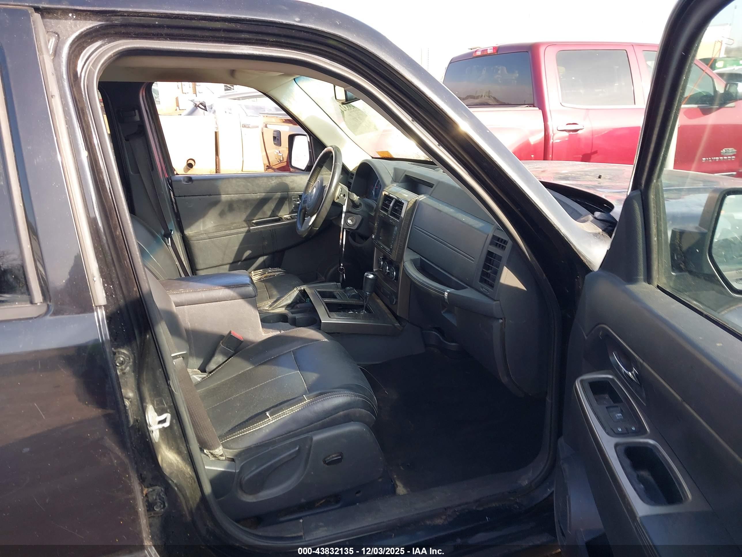 JEEP LIBERTY image 5