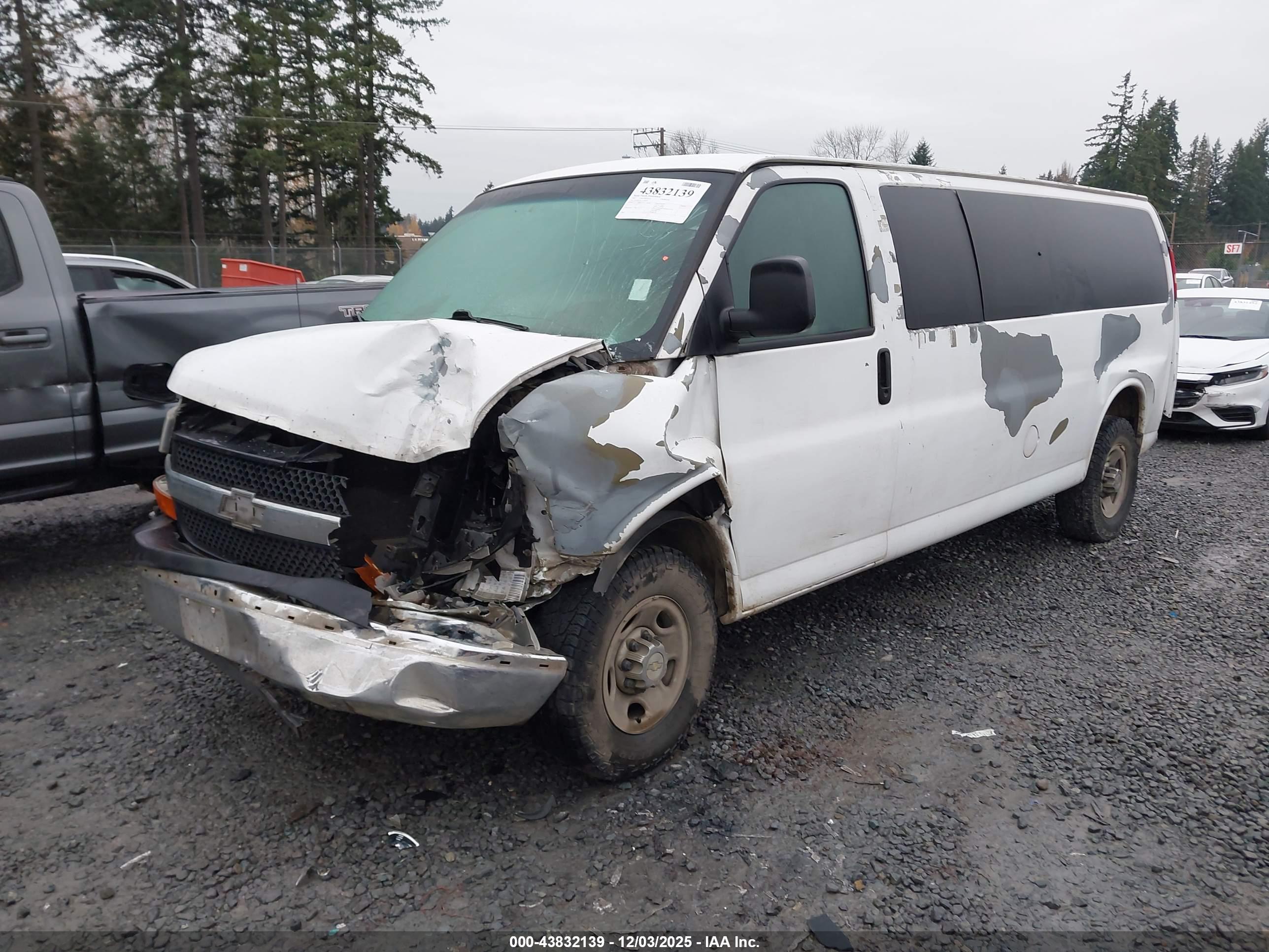 CHEVROLET EXPRESS image 2