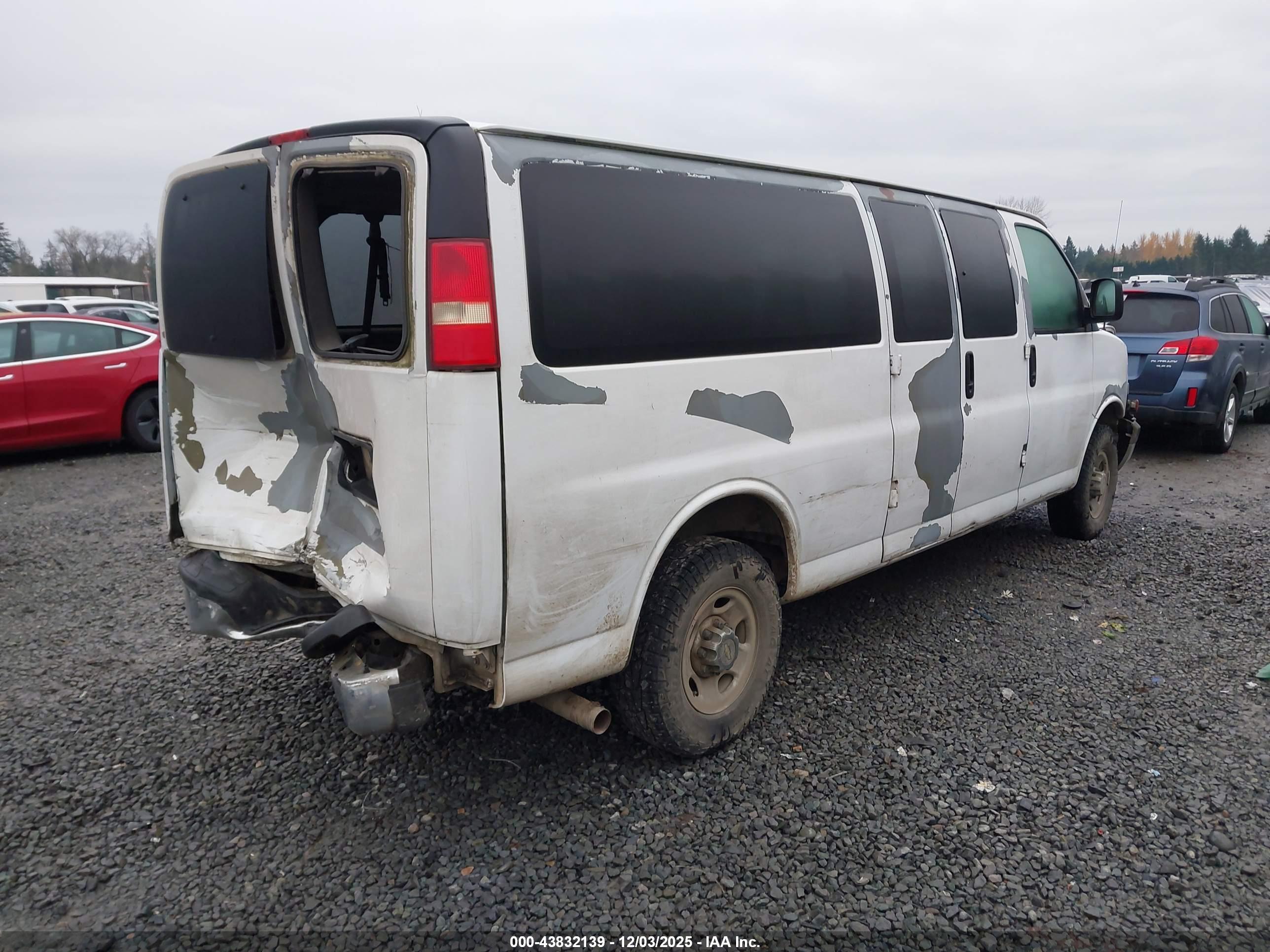 CHEVROLET EXPRESS image 4