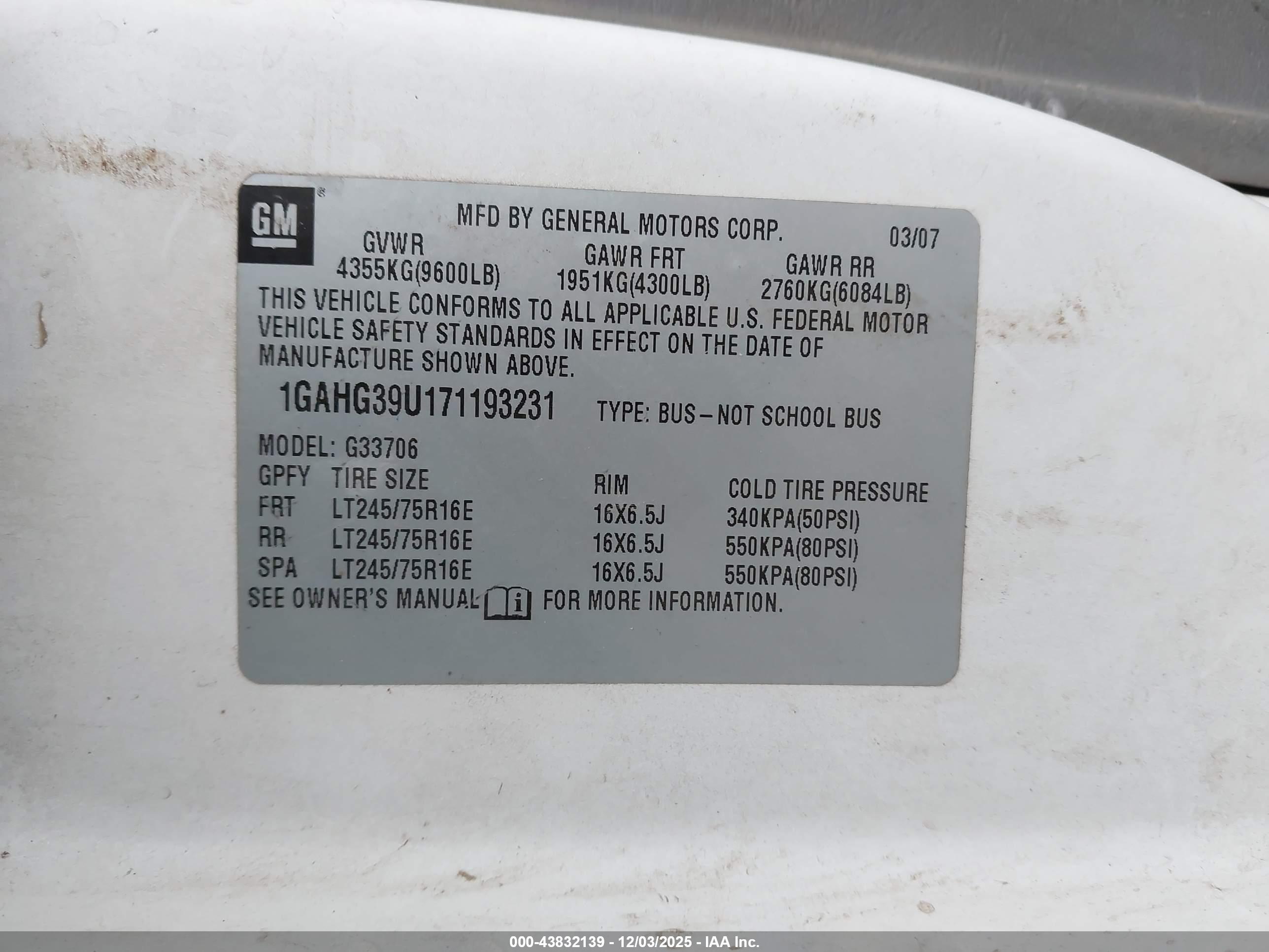 CHEVROLET EXPRESS image 9