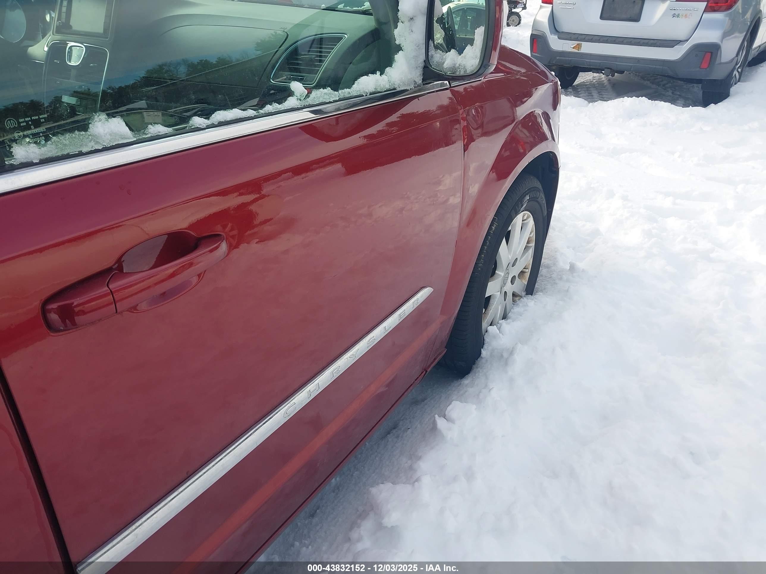 CHRYSLER TOWN image 6