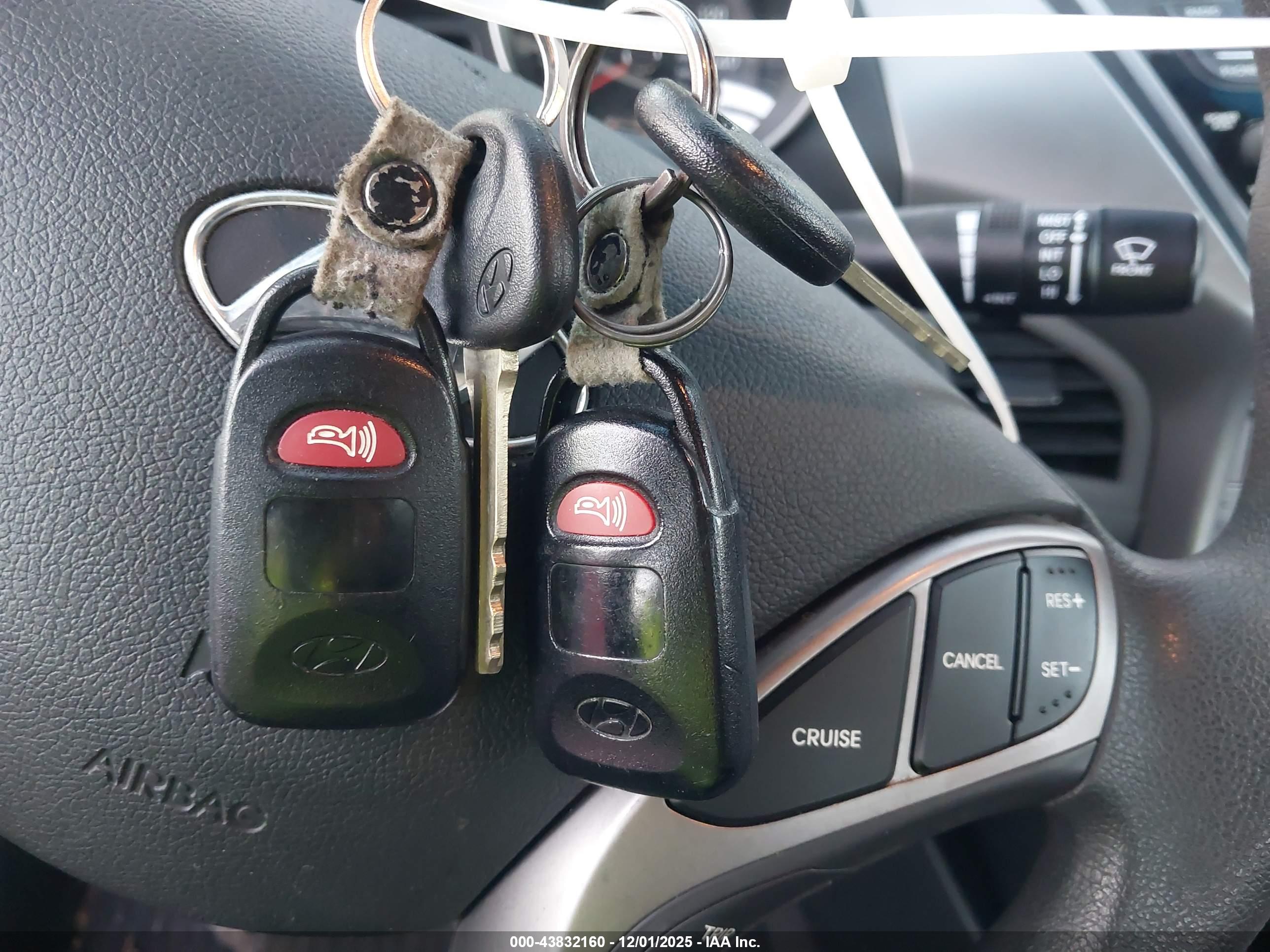 HYUNDAI ELANTRA image 11