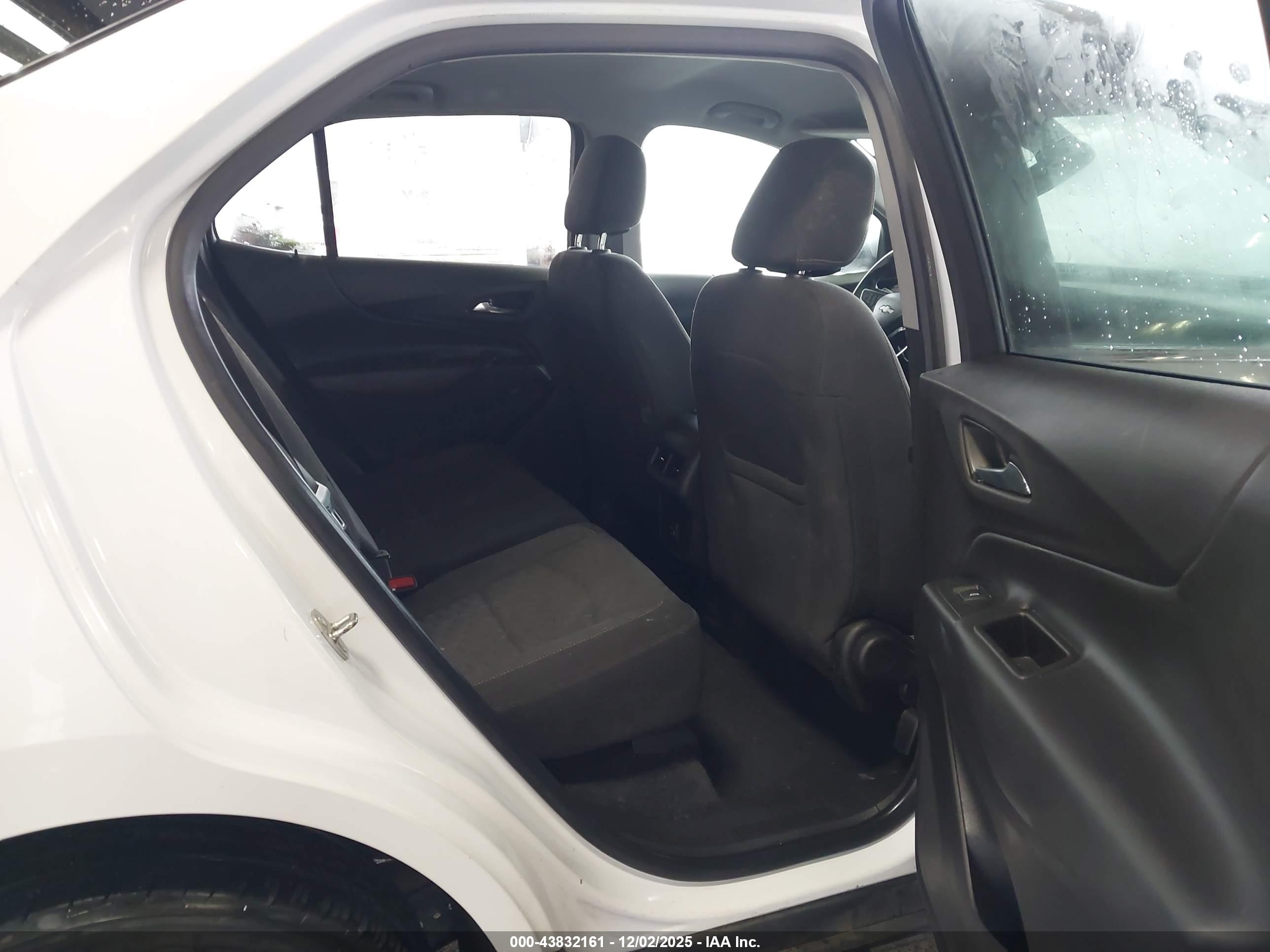 CHEVROLET EQUINOX image 8