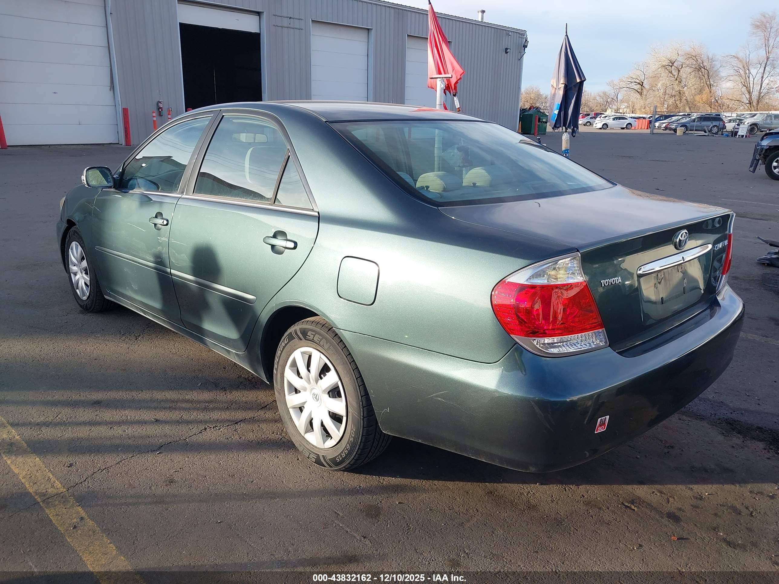 TOYOTA CAMRY image 3