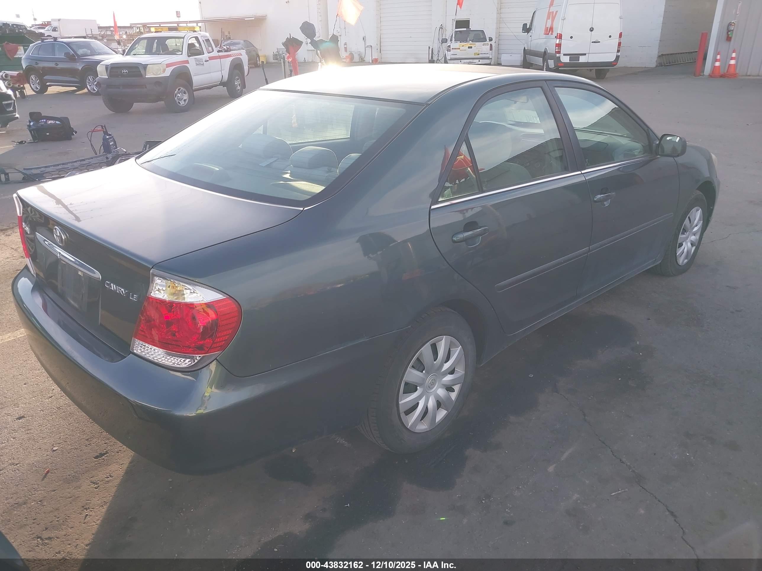 TOYOTA CAMRY image 4